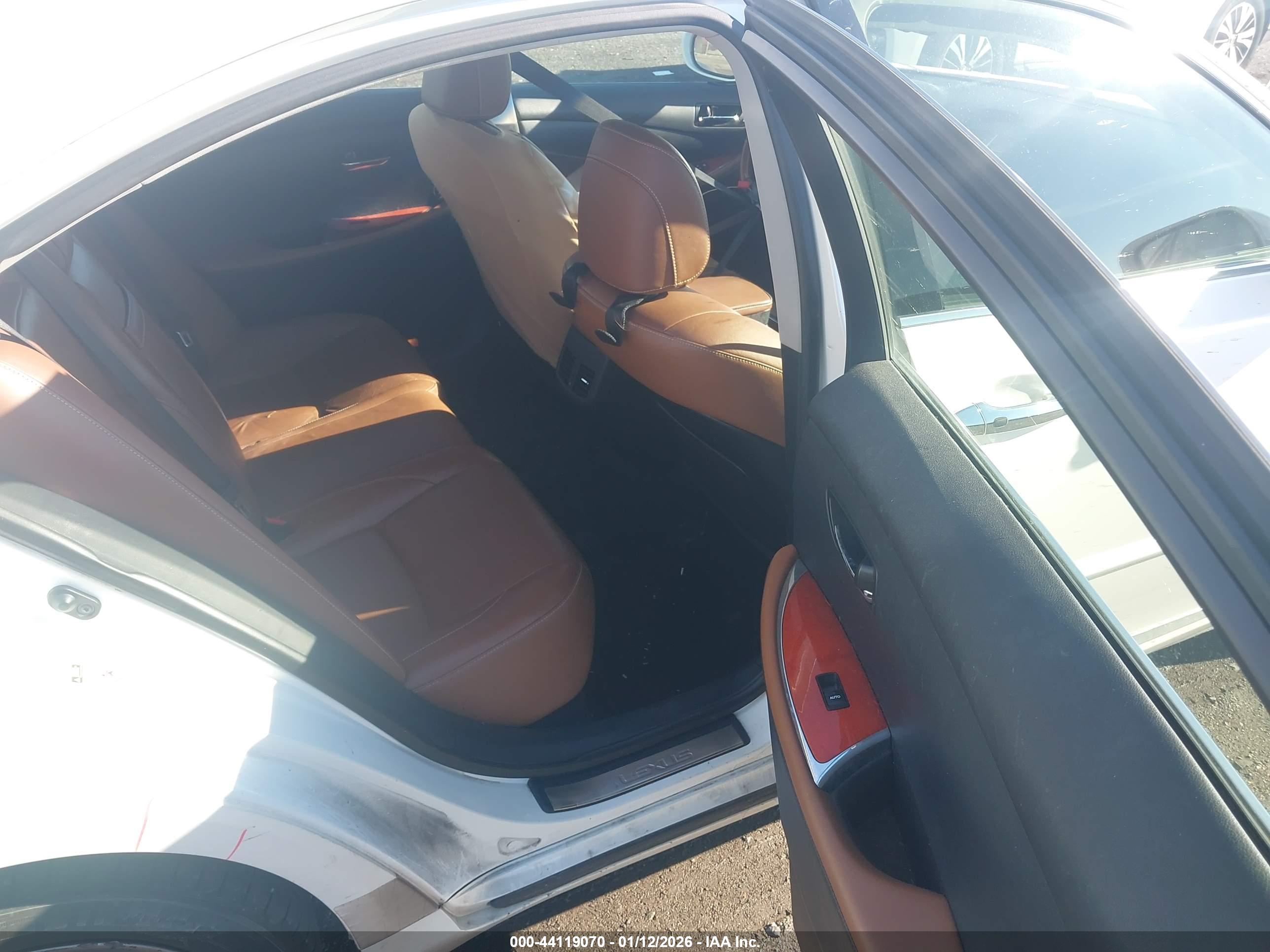 LEXUS ES image 8