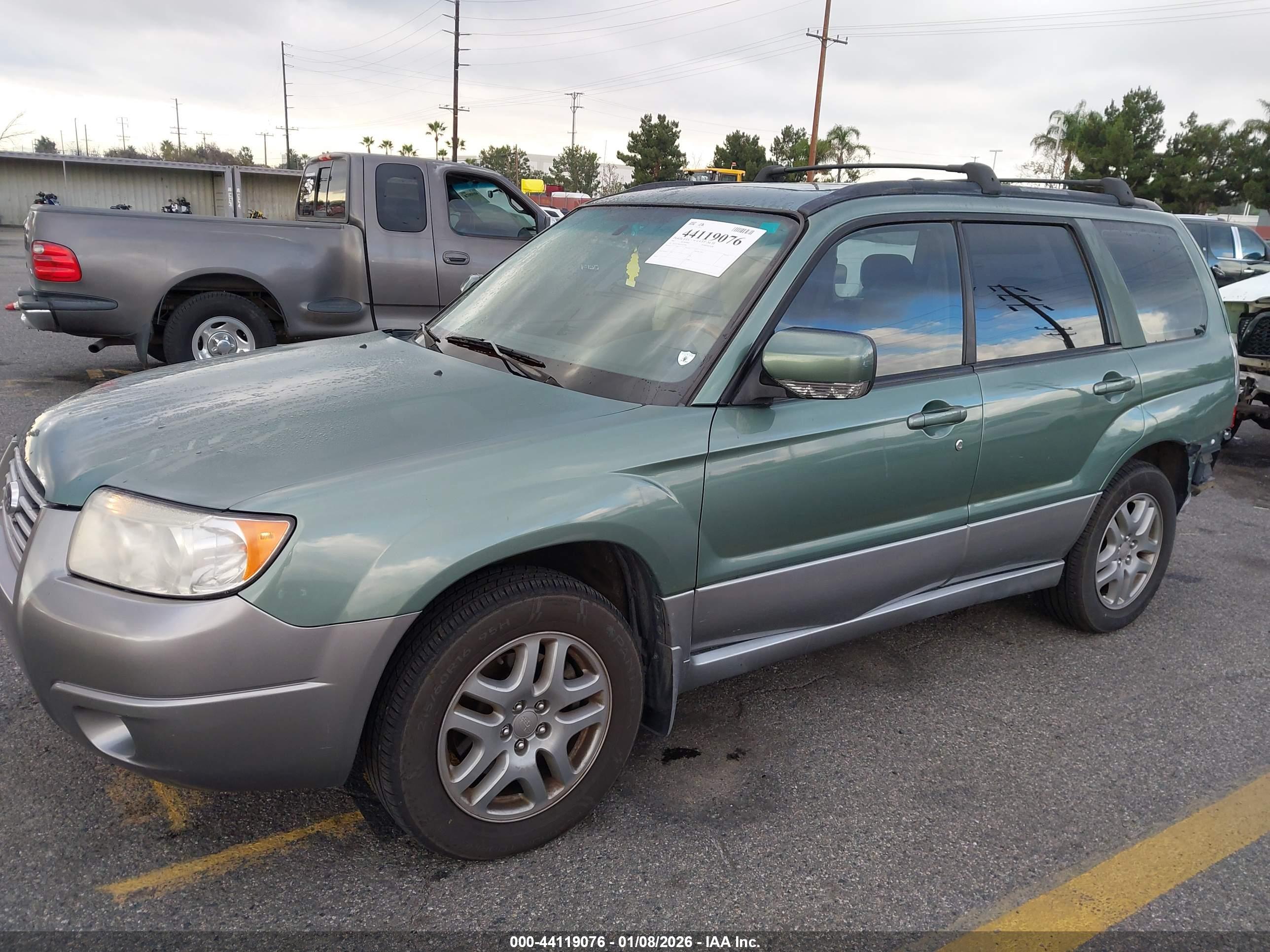 SUBARU FORESTER image 2