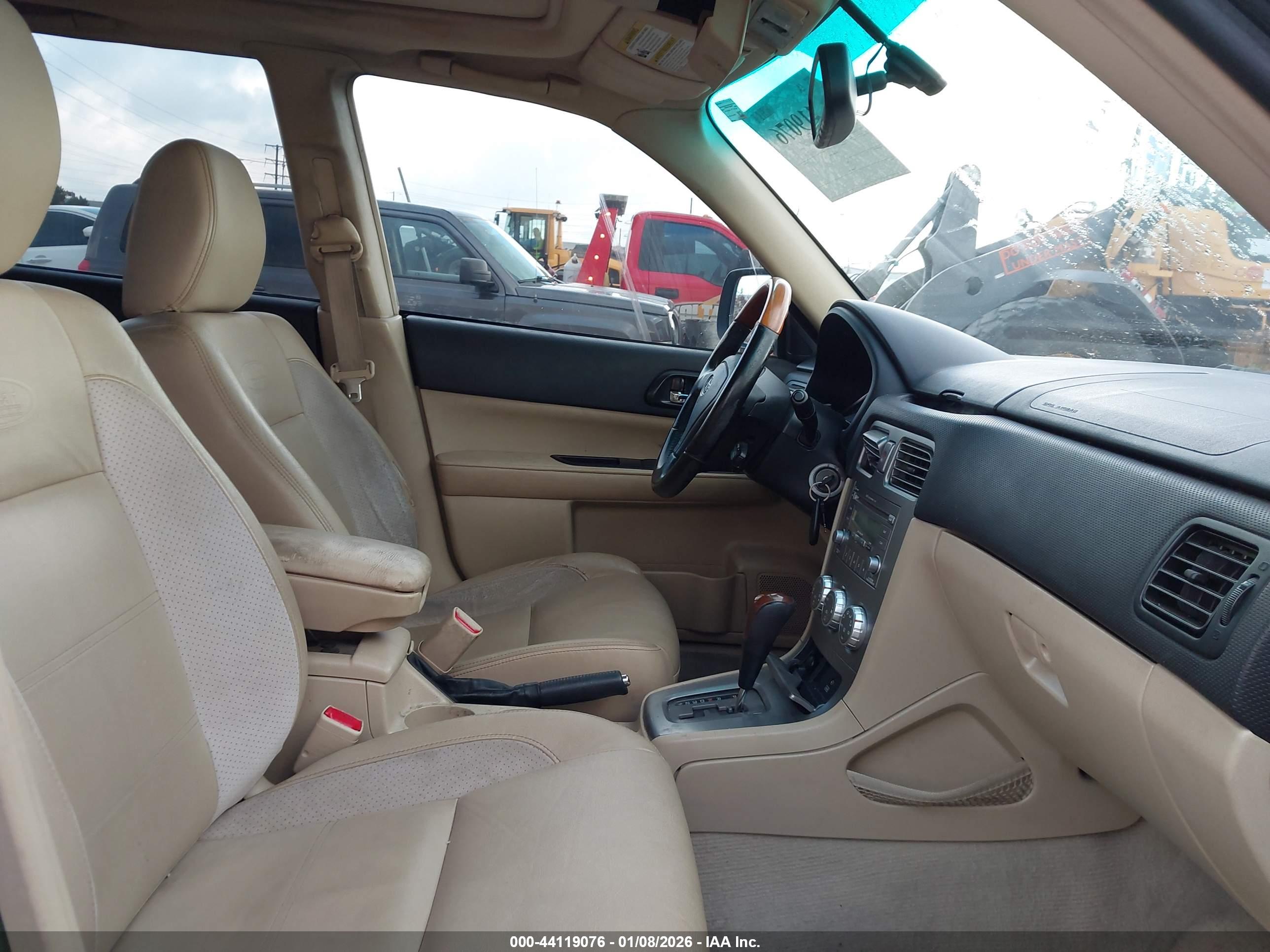 SUBARU FORESTER image 5