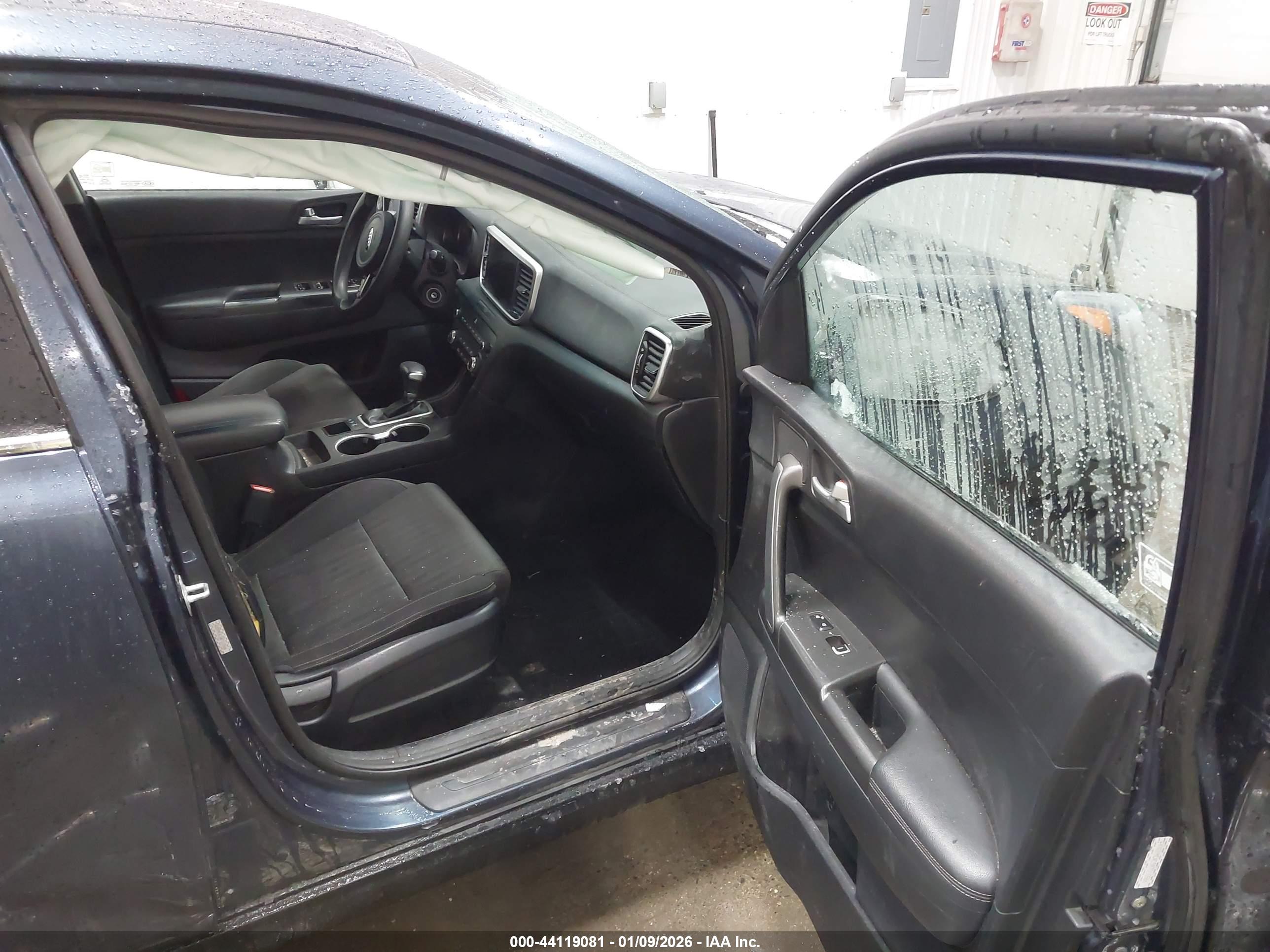 KIA SPORTAGE image 5