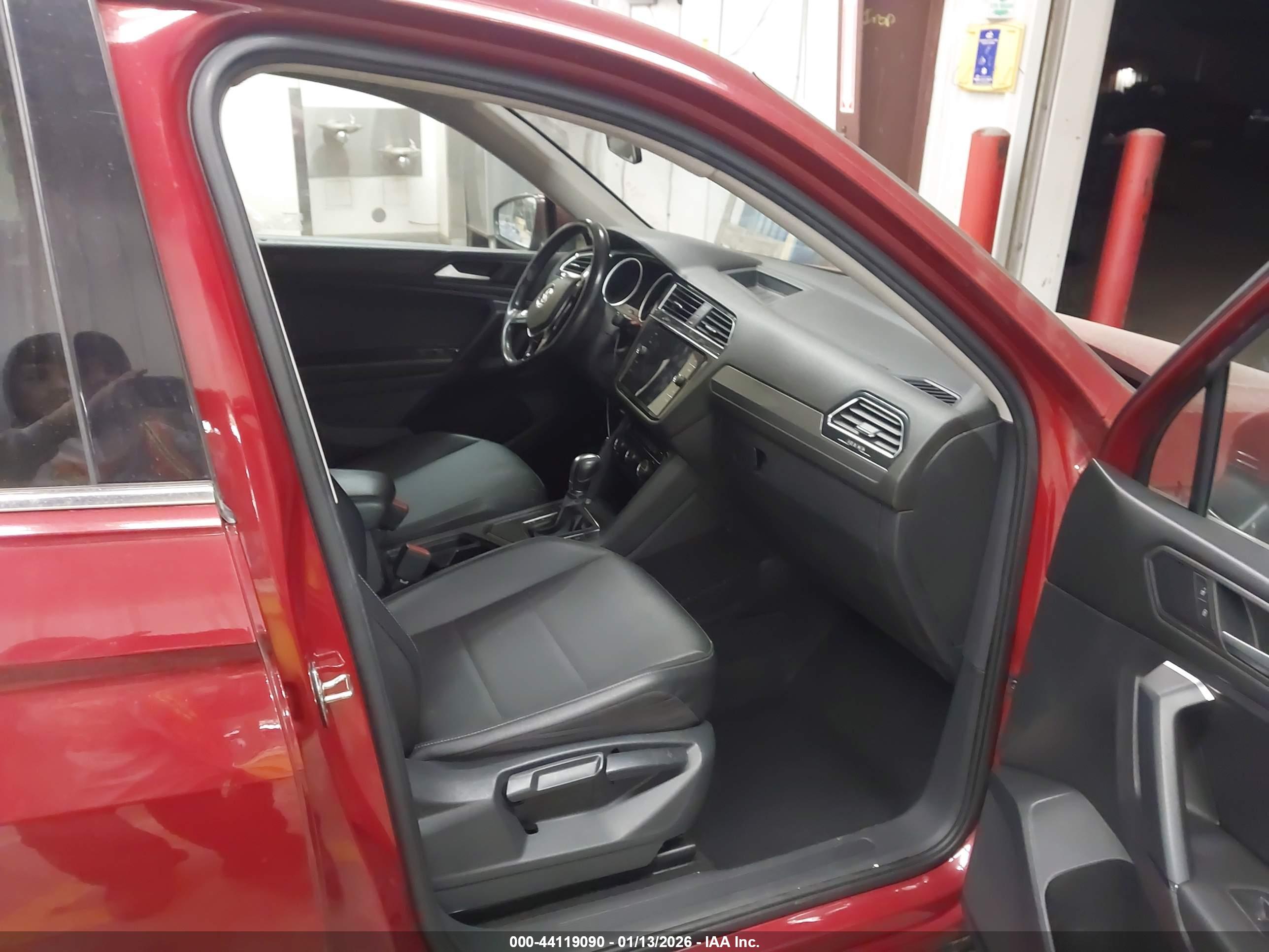 VOLKSWAGEN TIGUAN image 5