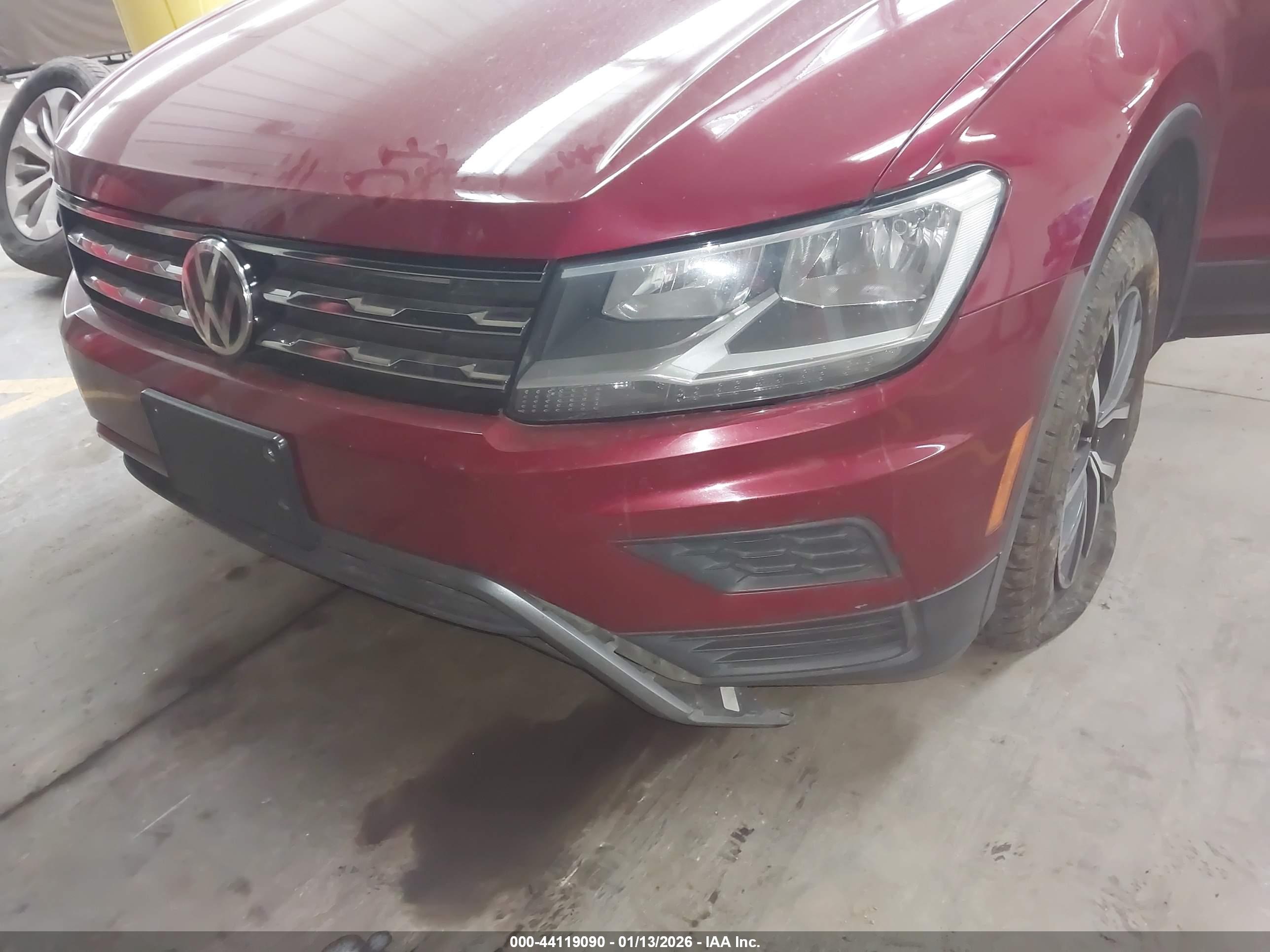 VOLKSWAGEN TIGUAN image 6