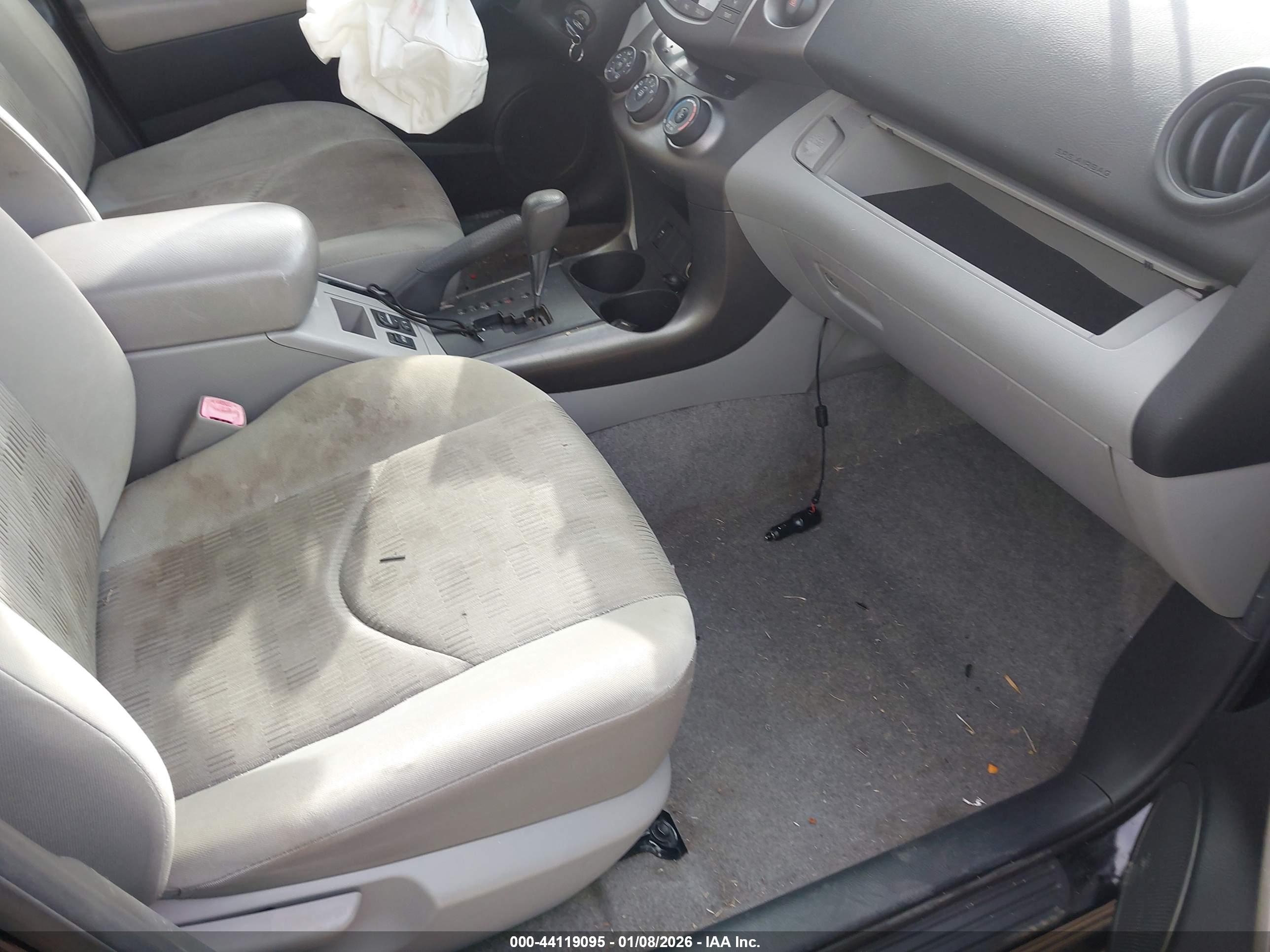 TOYOTA RAV4 image 5