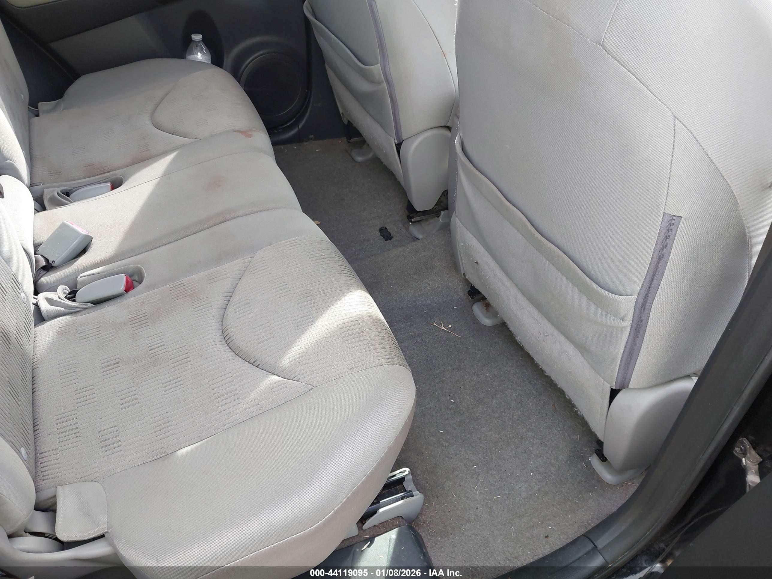 TOYOTA RAV4 image 8