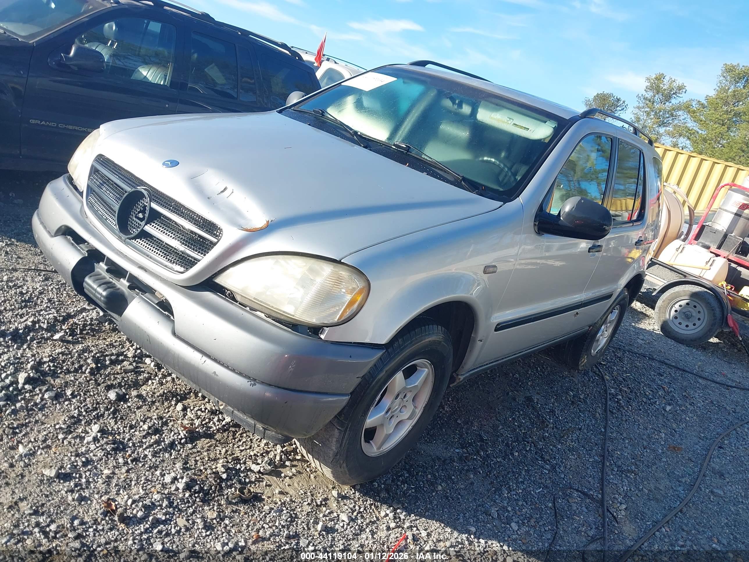 MERCEDES-BENZ ML image 2