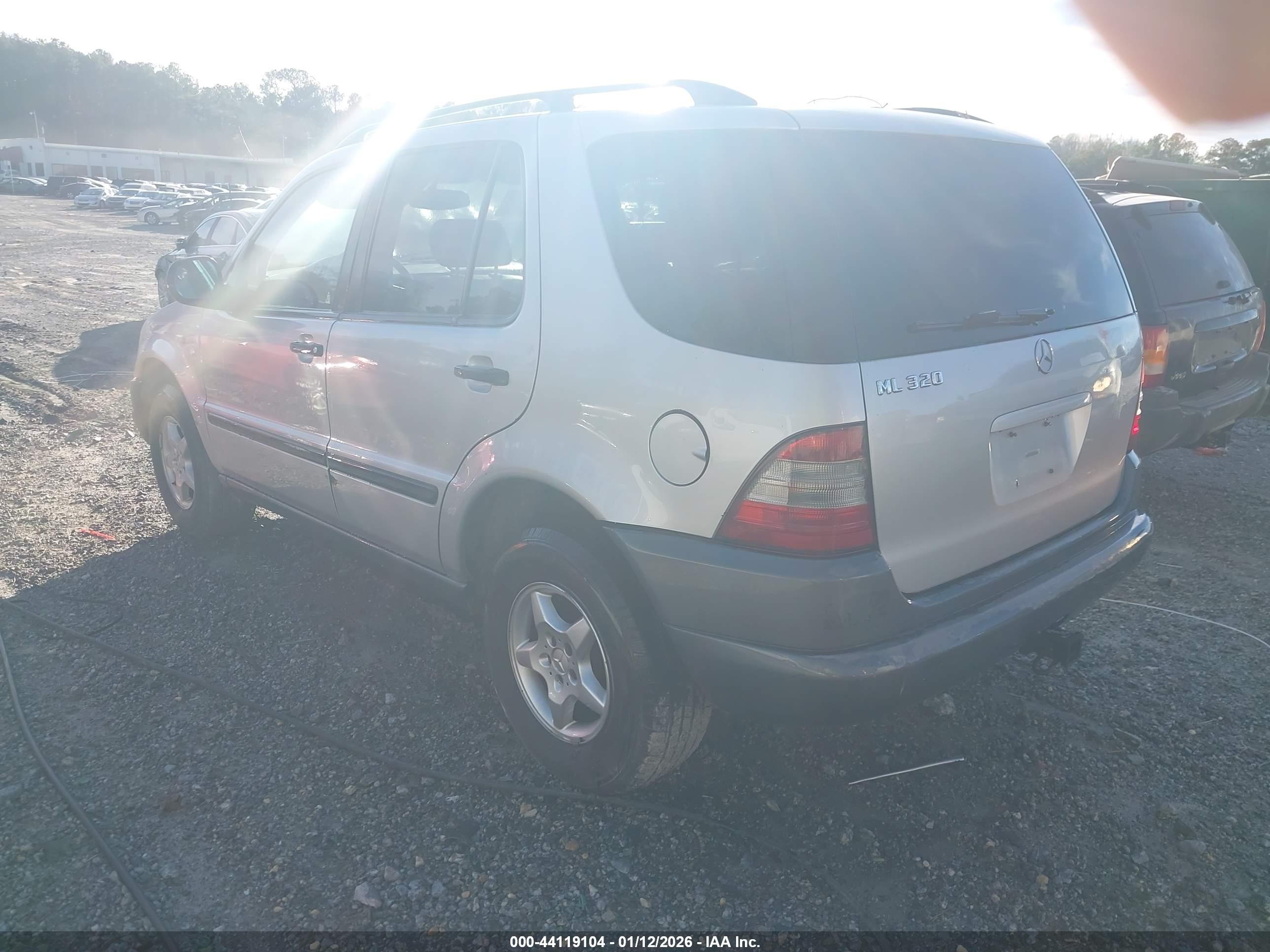 MERCEDES-BENZ ML image 3
