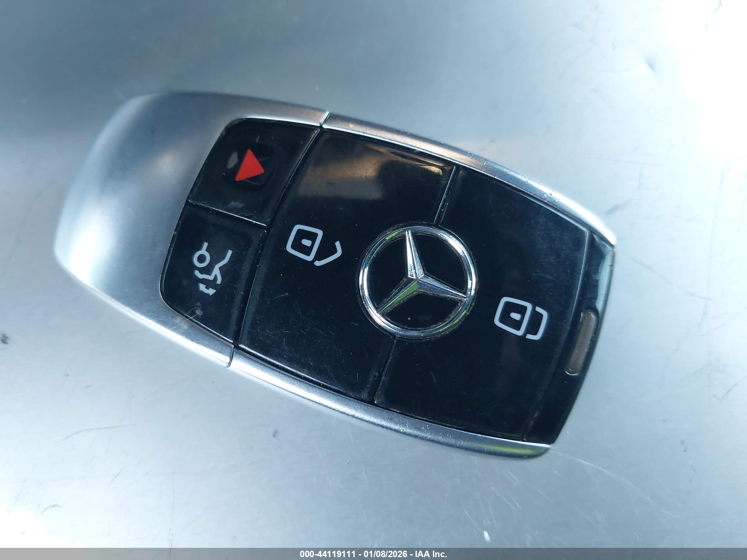 MERCEDES-BENZ E image 11