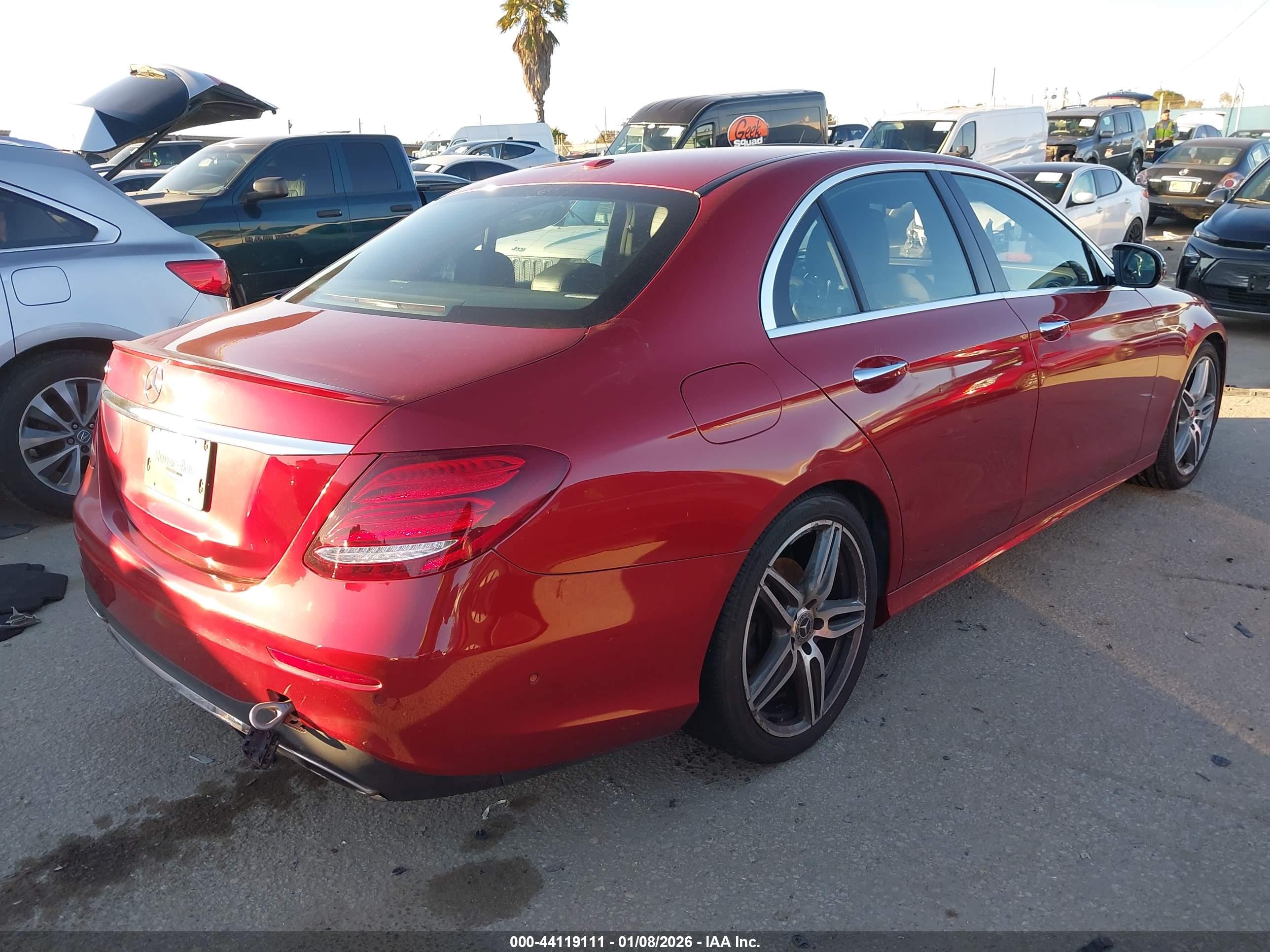 MERCEDES-BENZ E image 4
