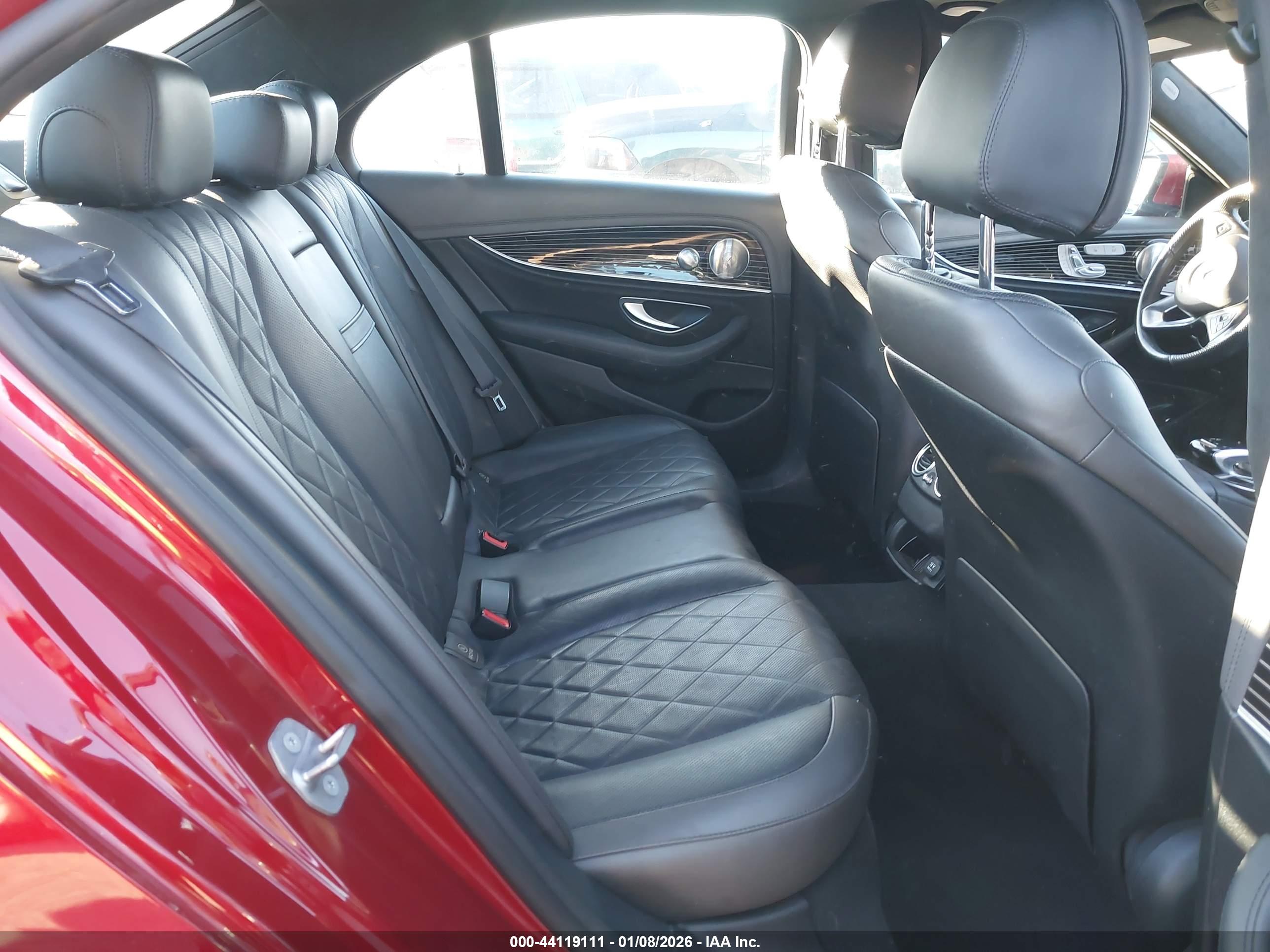 MERCEDES-BENZ E image 8
