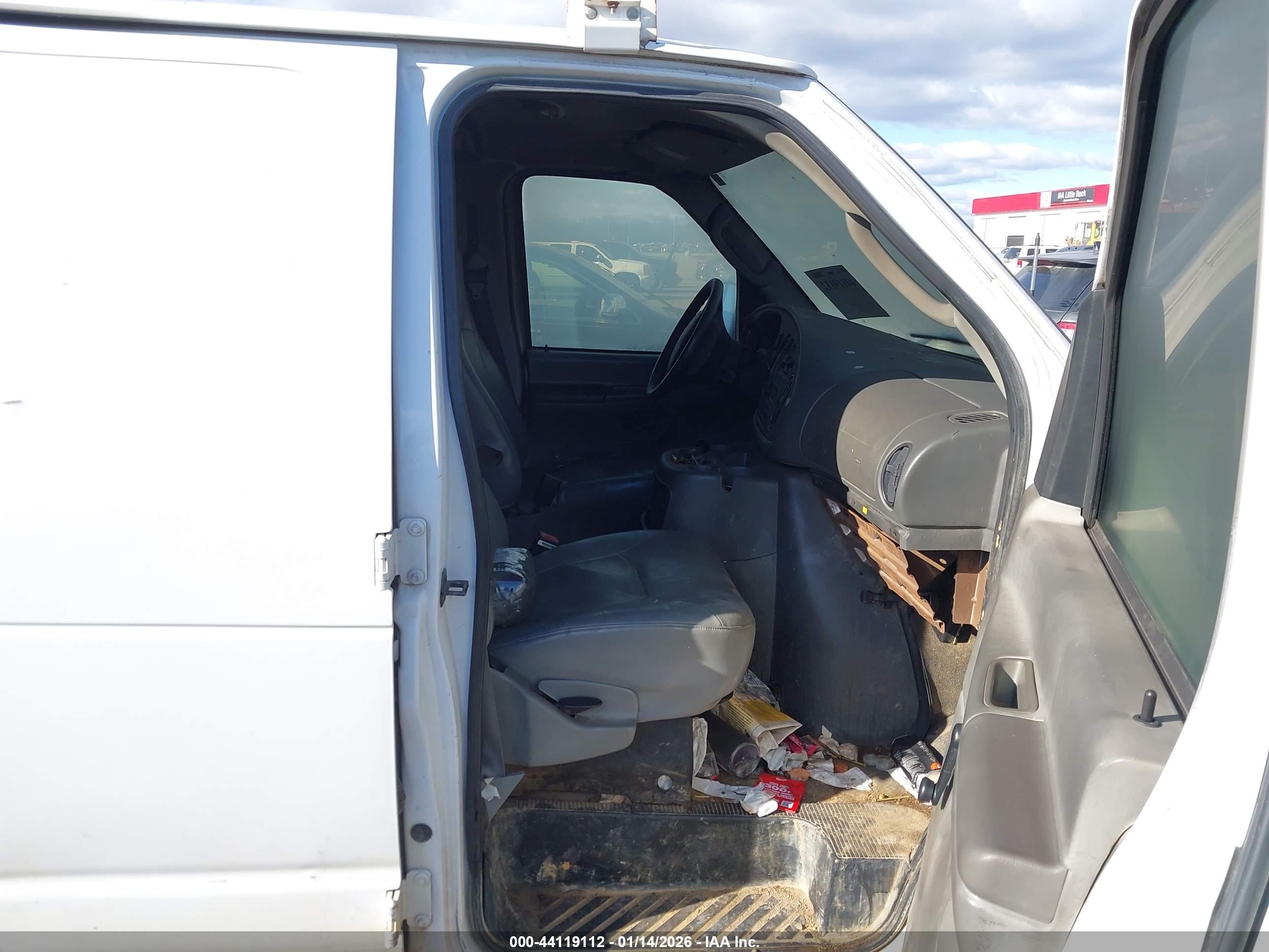 FORD E-250 image 5