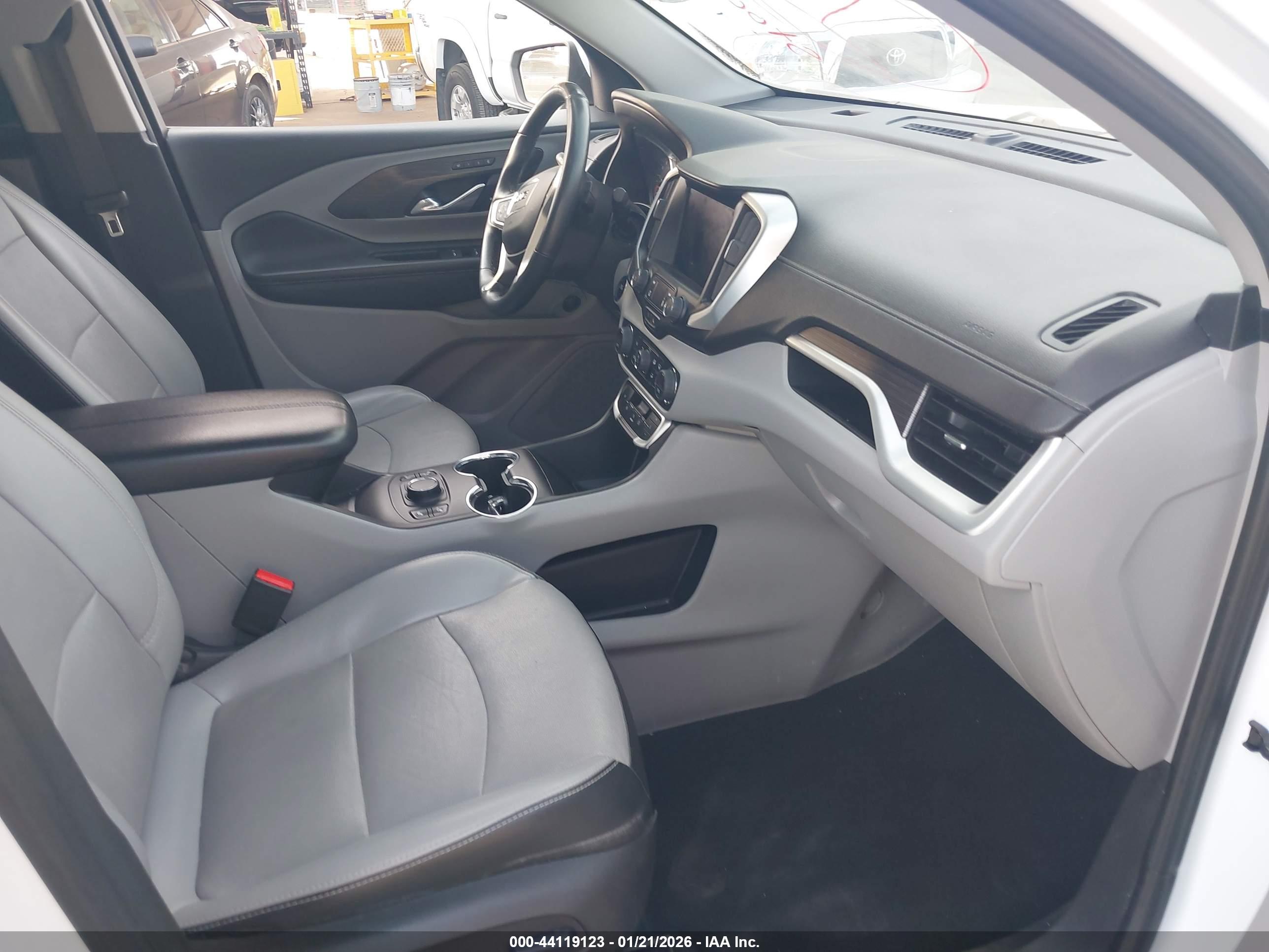 GMC TERRAIN image 5