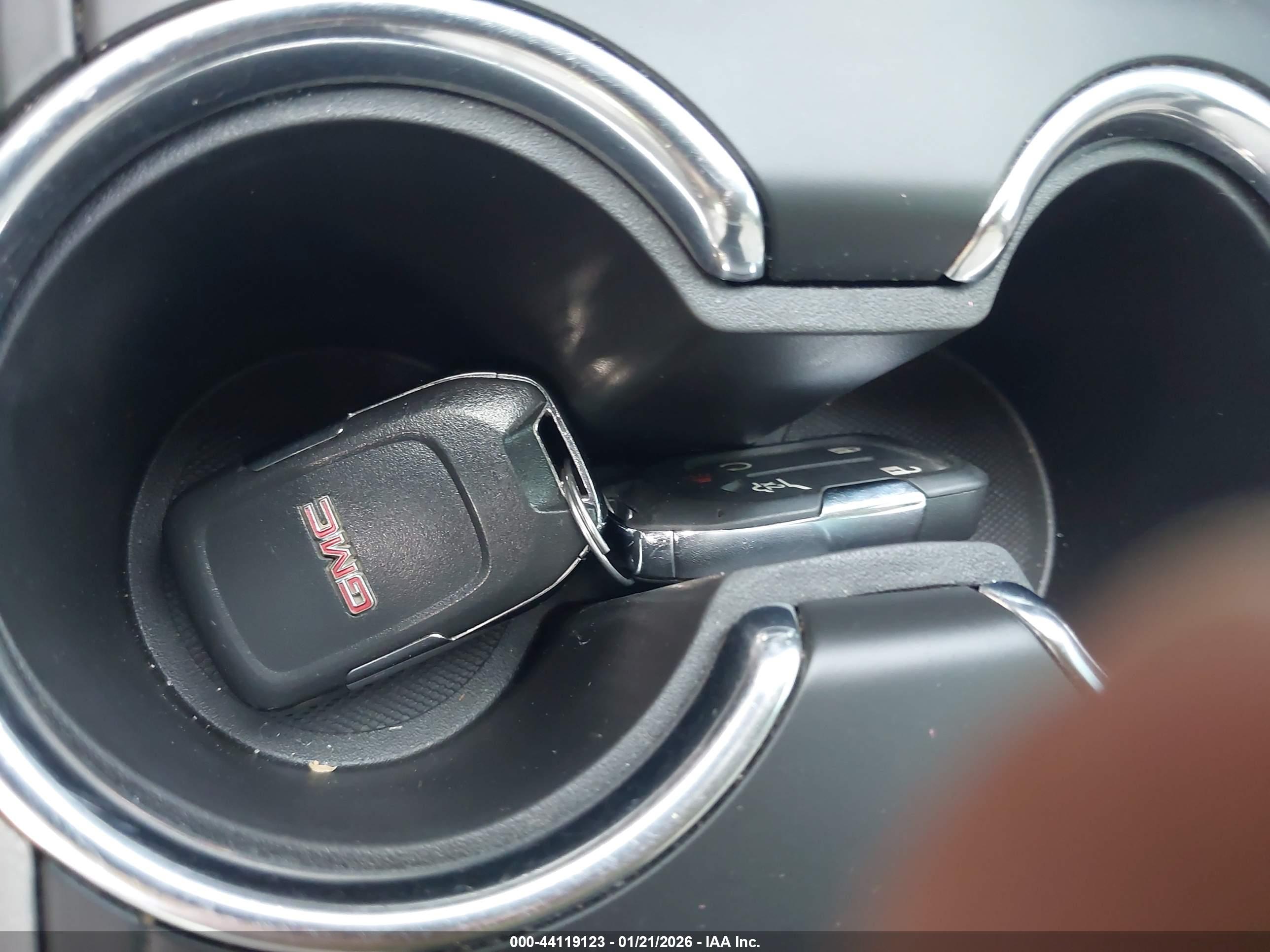 GMC TERRAIN image 7