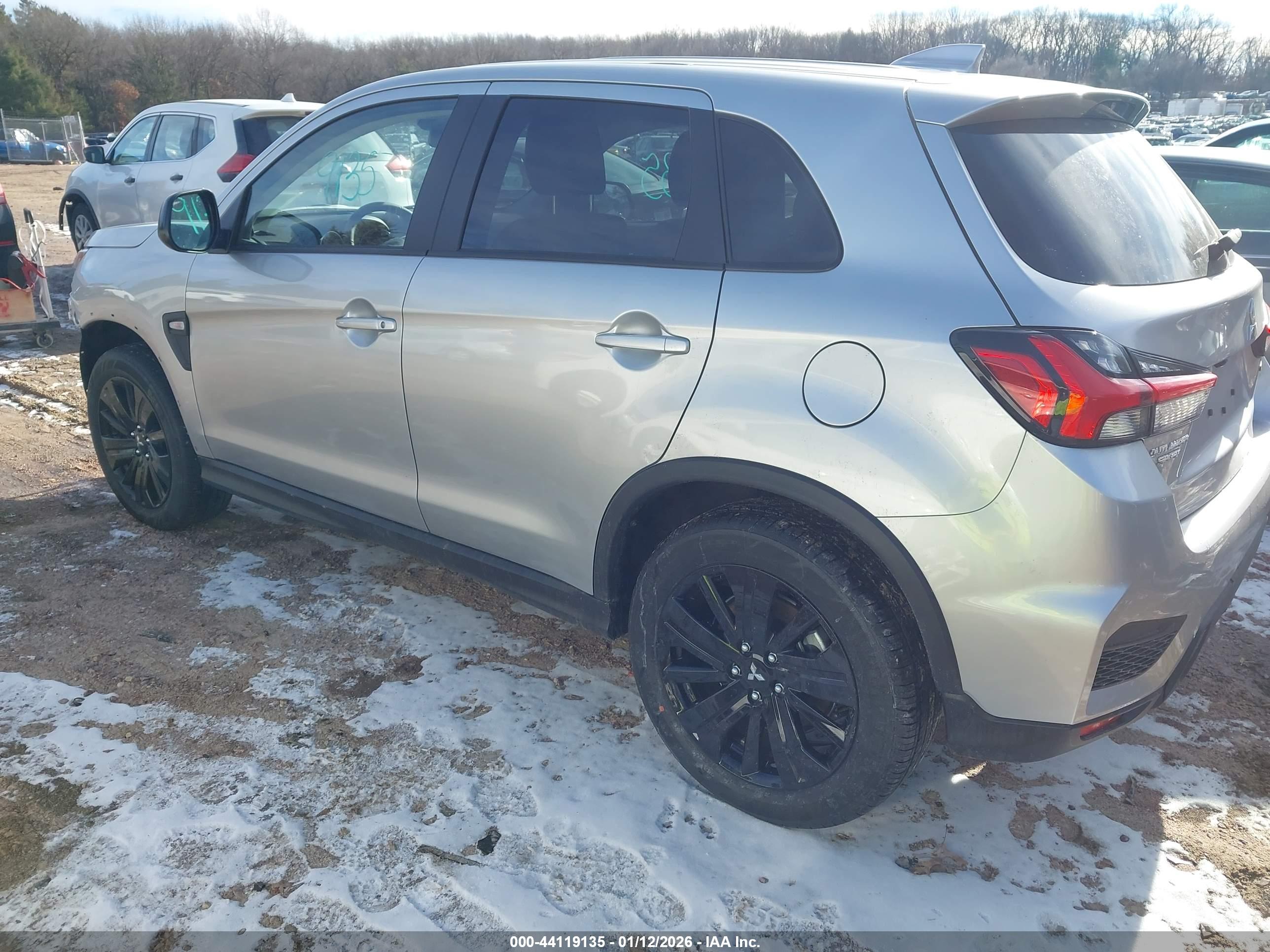 MITSUBISHI OUTLANDER image 3