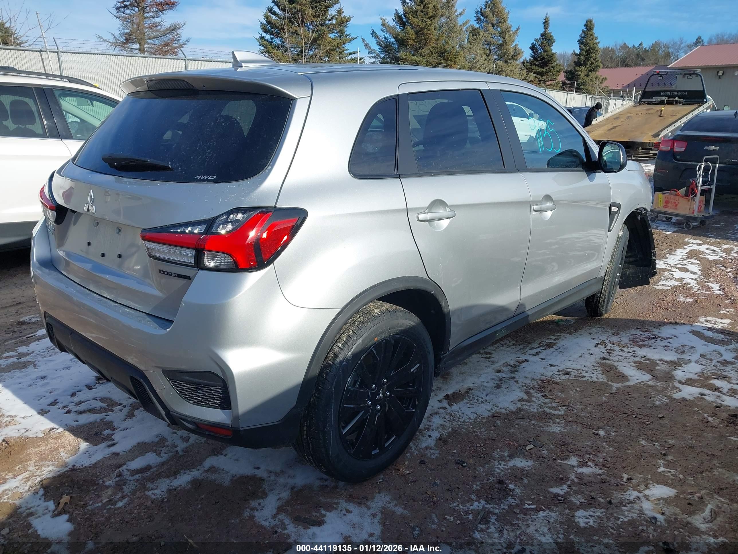 MITSUBISHI OUTLANDER image 4
