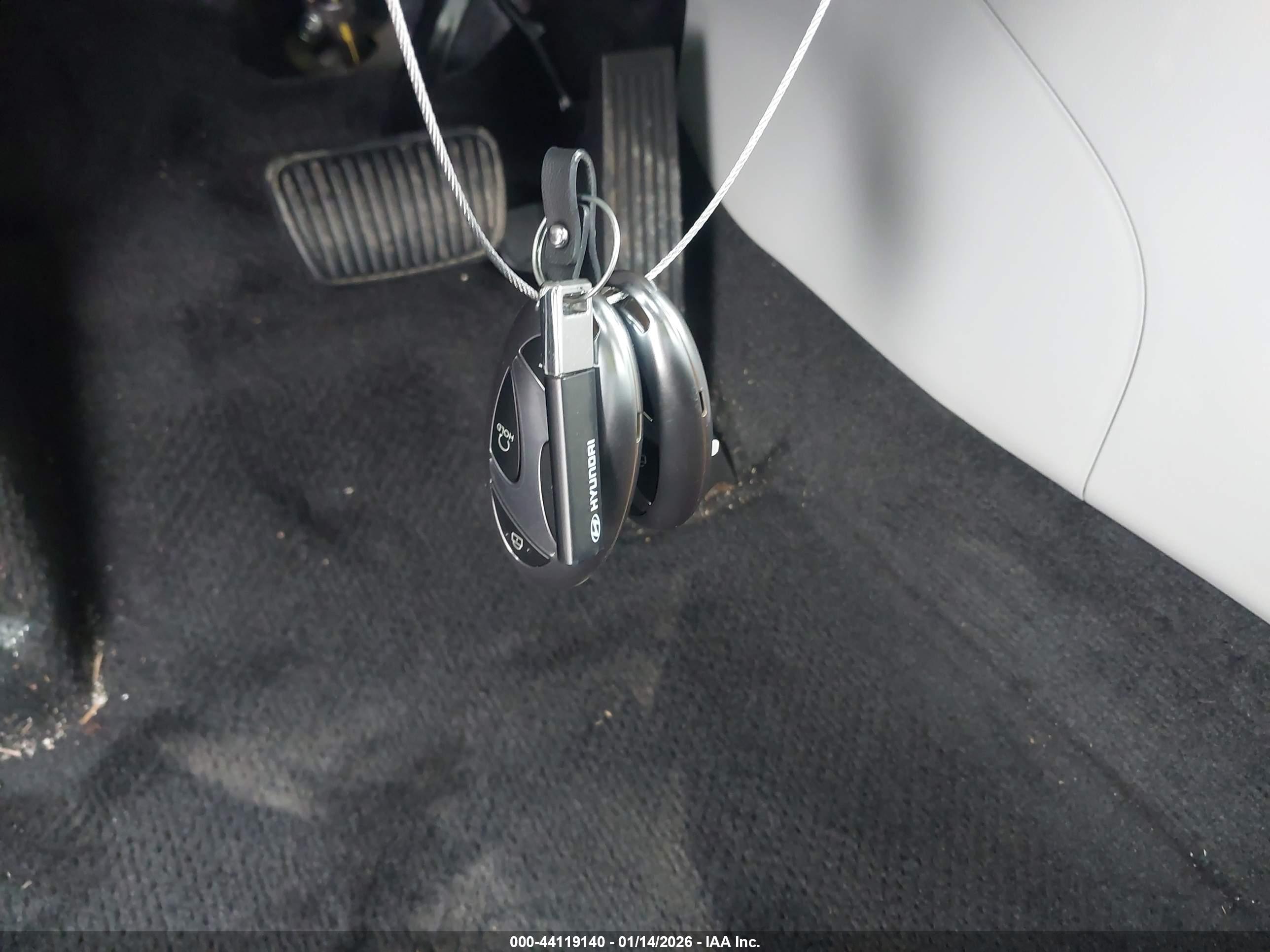 HYUNDAI TUCSON image 11
