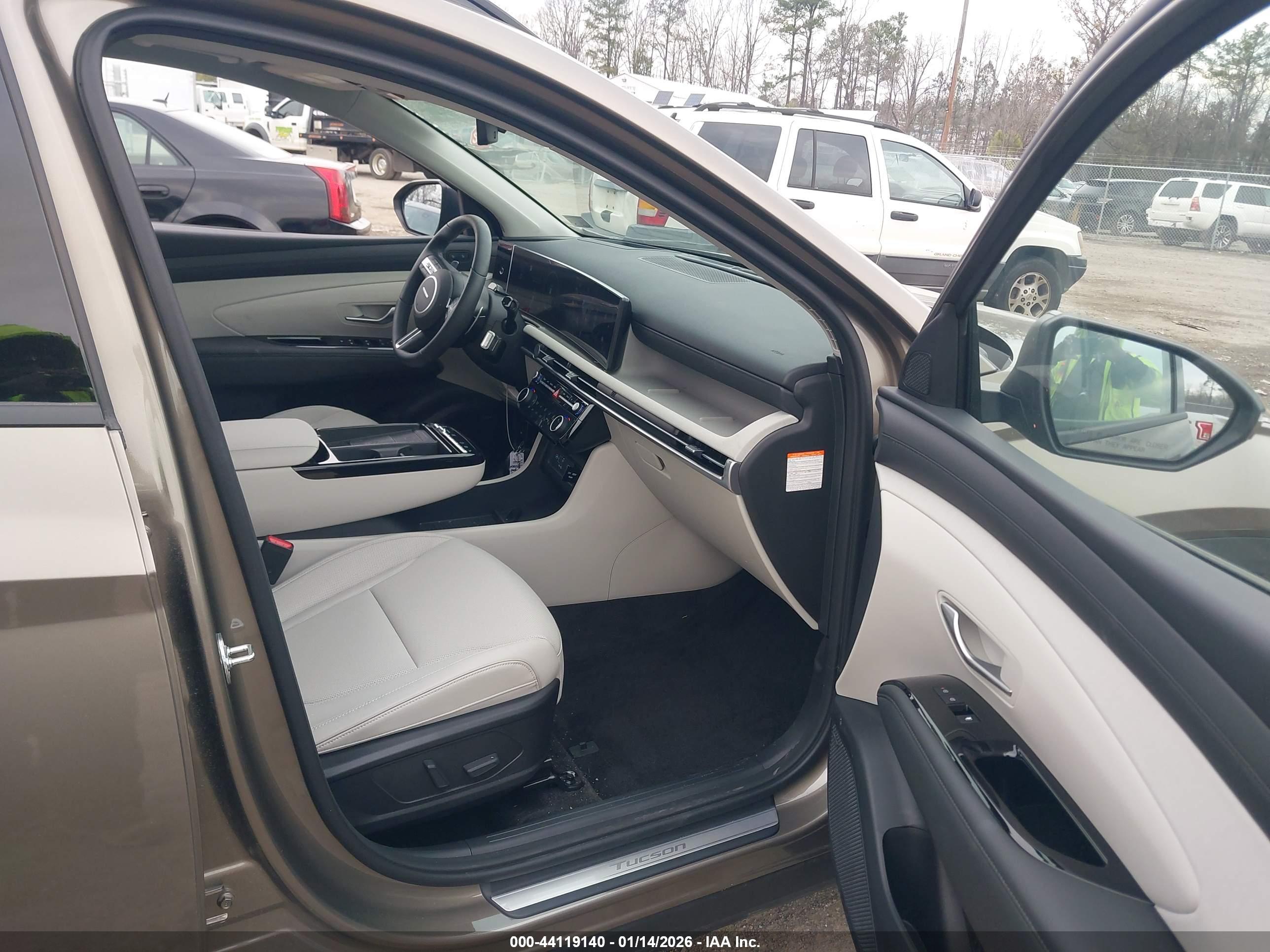 HYUNDAI TUCSON image 5