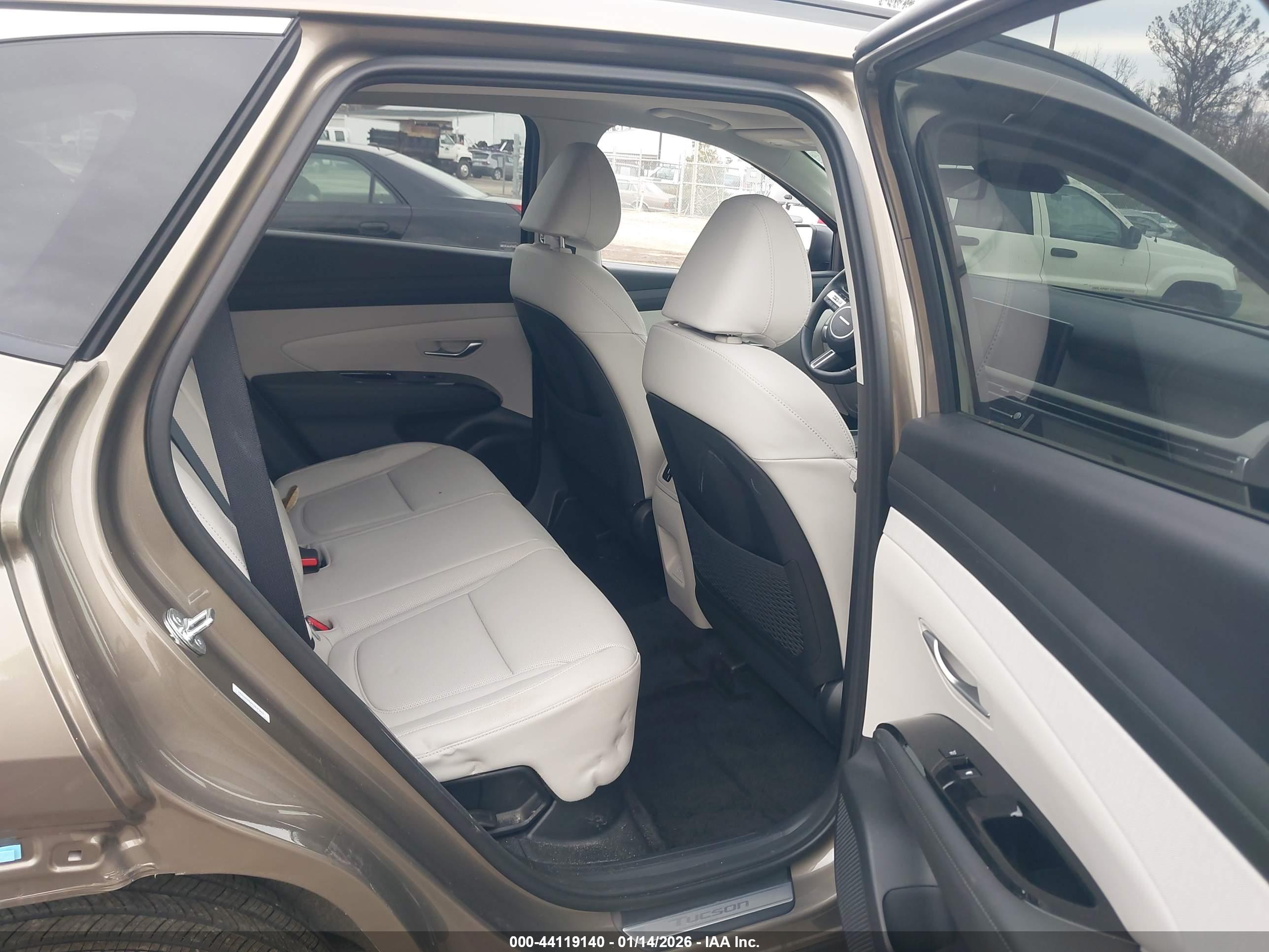 HYUNDAI TUCSON image 8