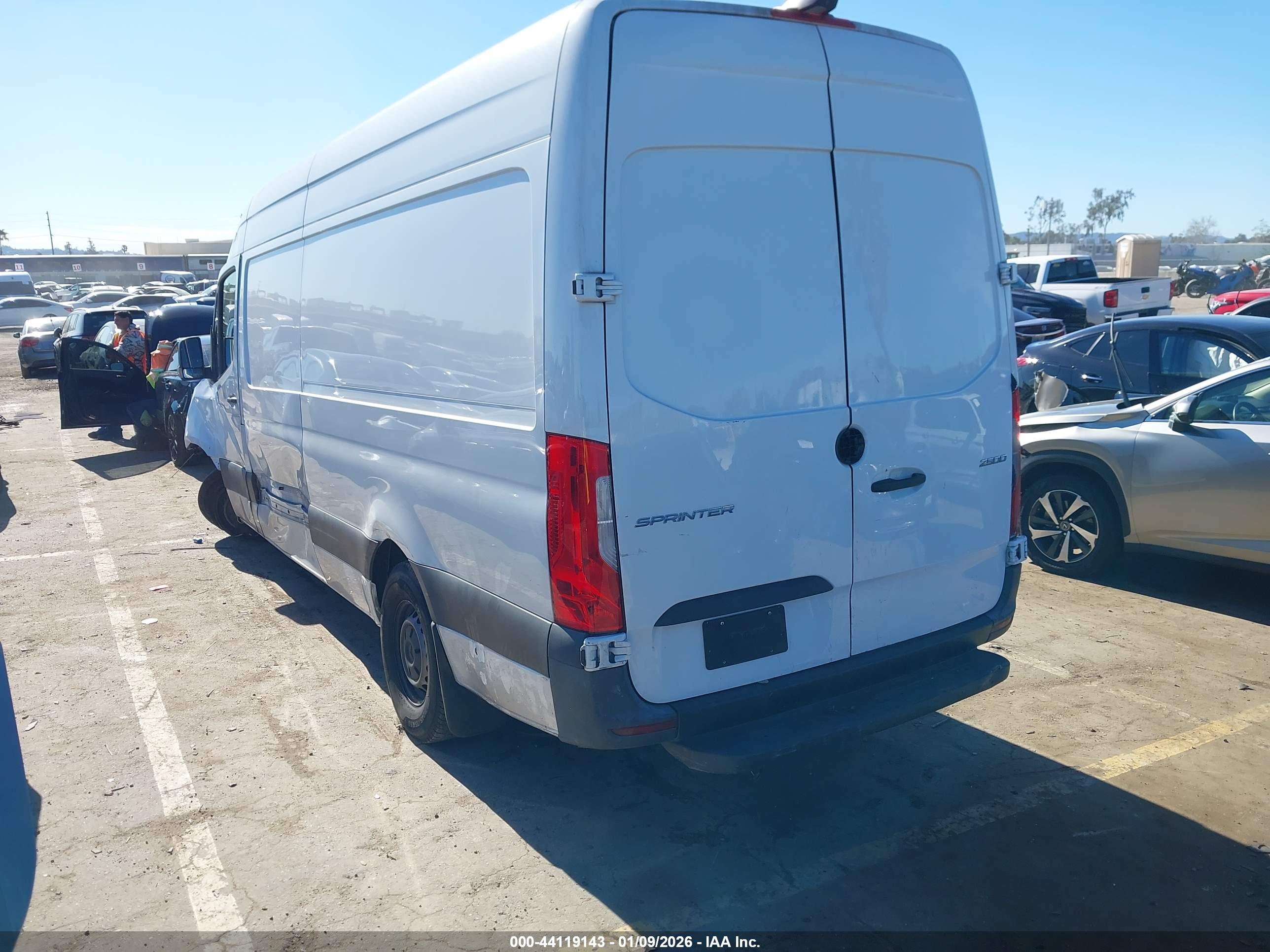 MERCEDES-BENZ SPRINTER image 3
