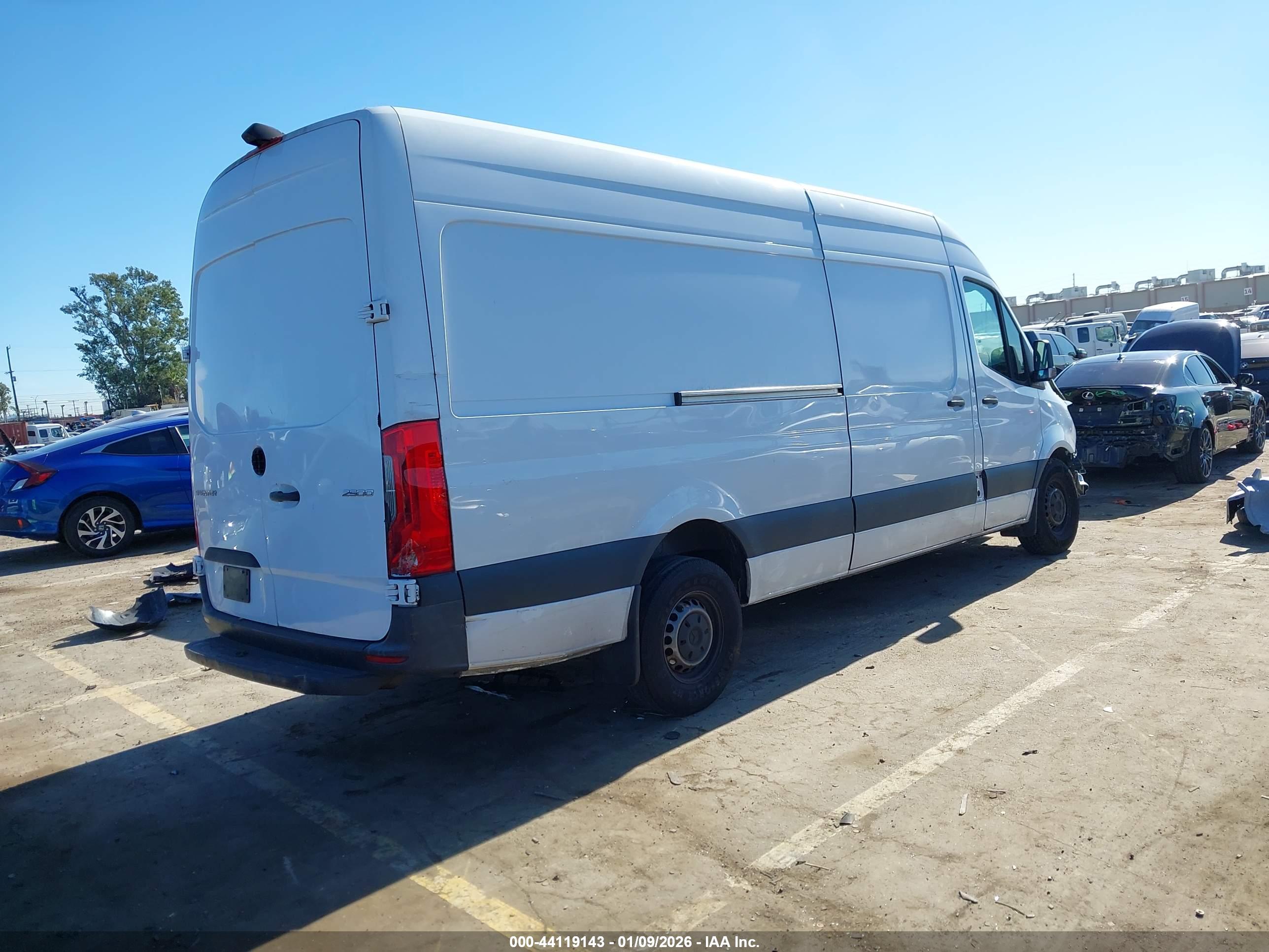 MERCEDES-BENZ SPRINTER image 4