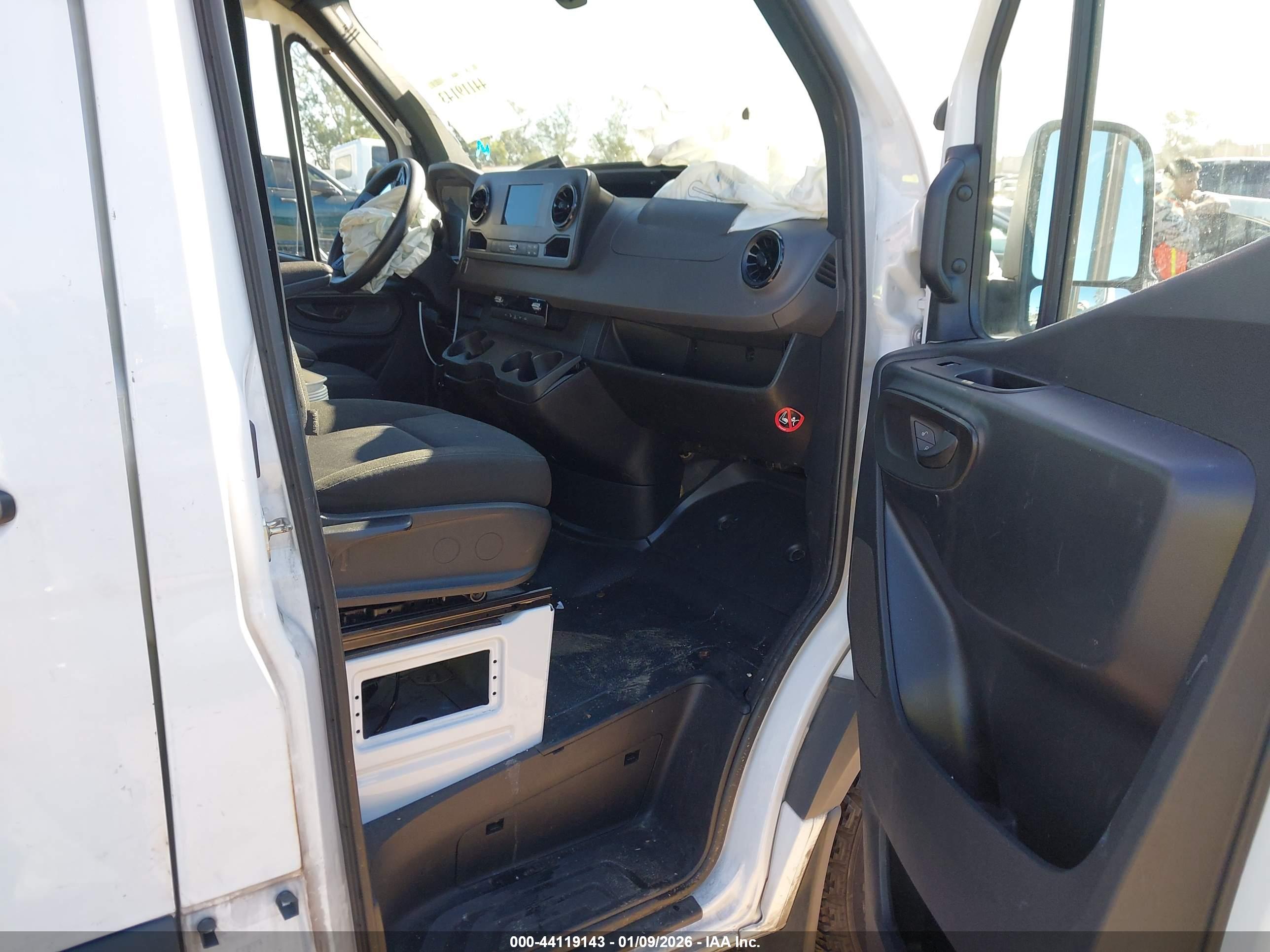 MERCEDES-BENZ SPRINTER image 5
