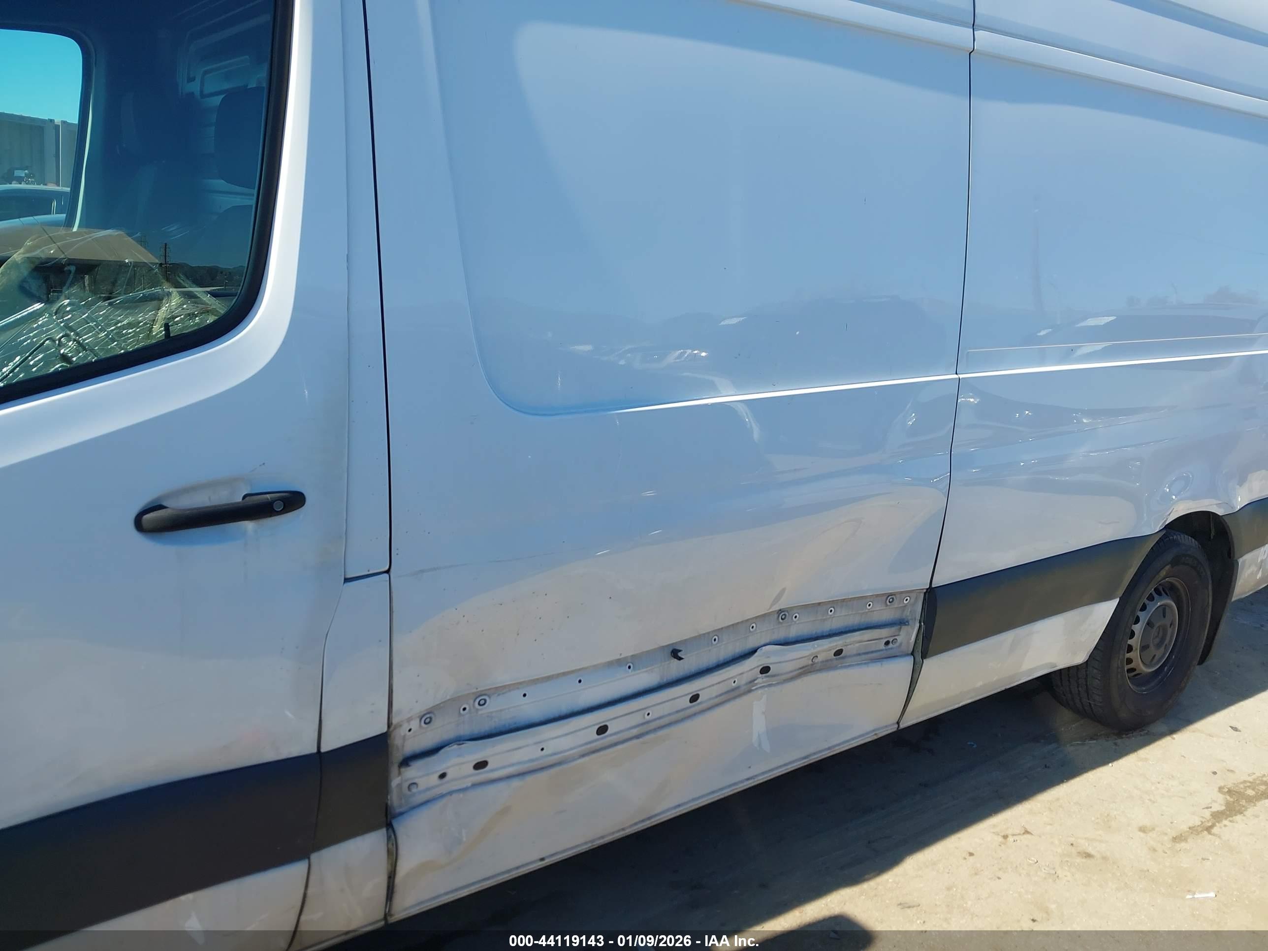 MERCEDES-BENZ SPRINTER image 6