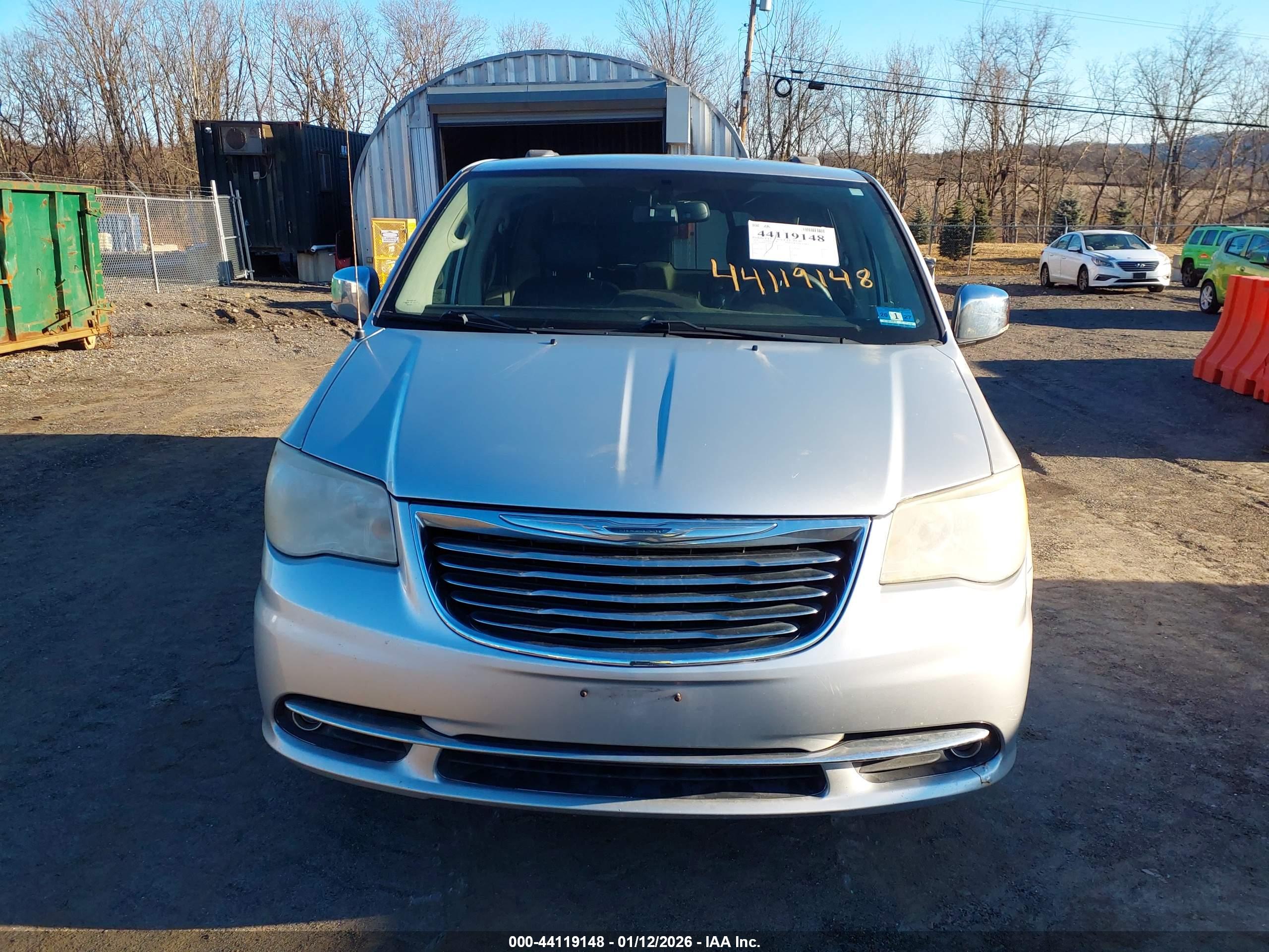 CHRYSLER TOWN image 6