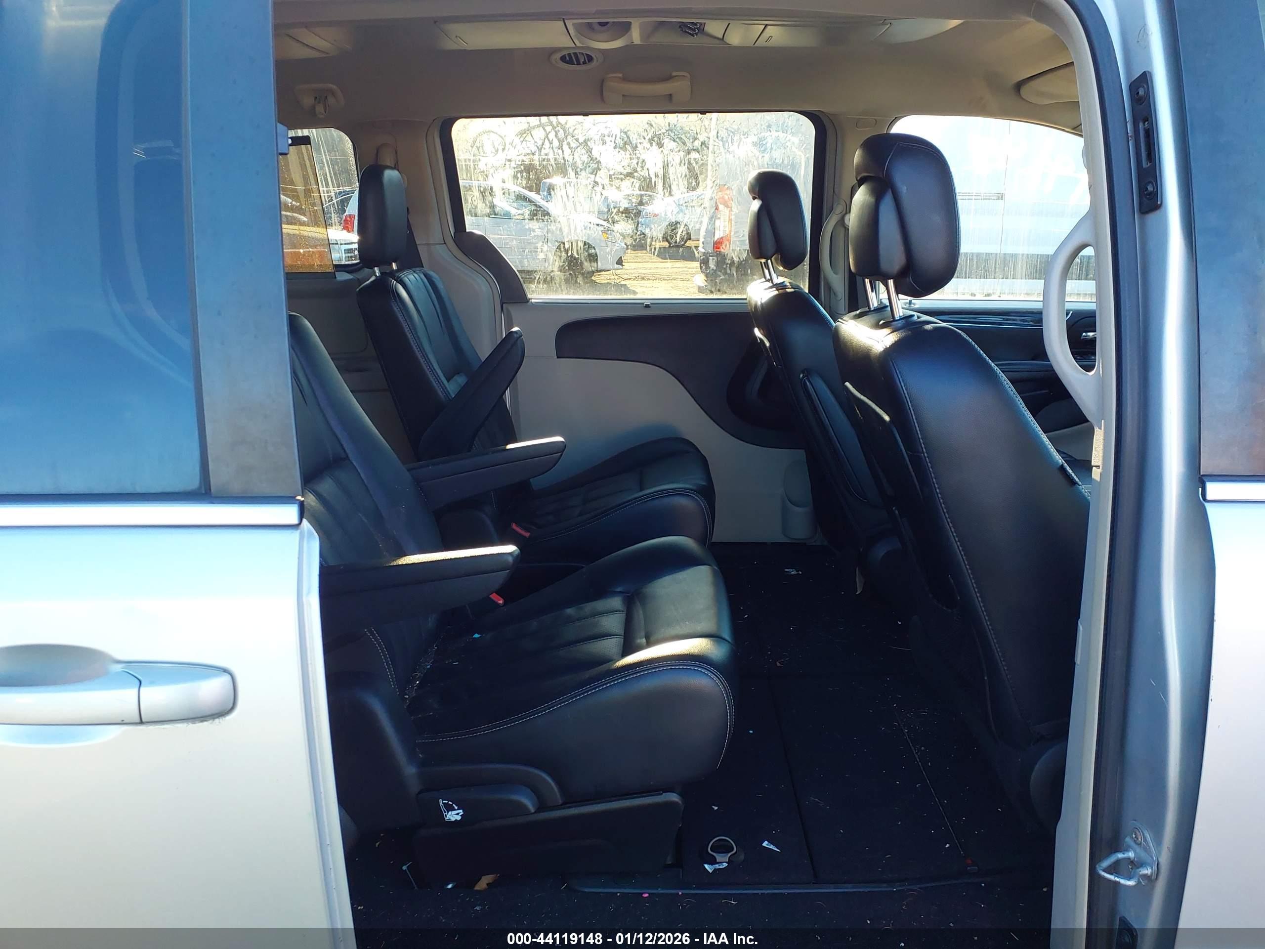 CHRYSLER TOWN image 8