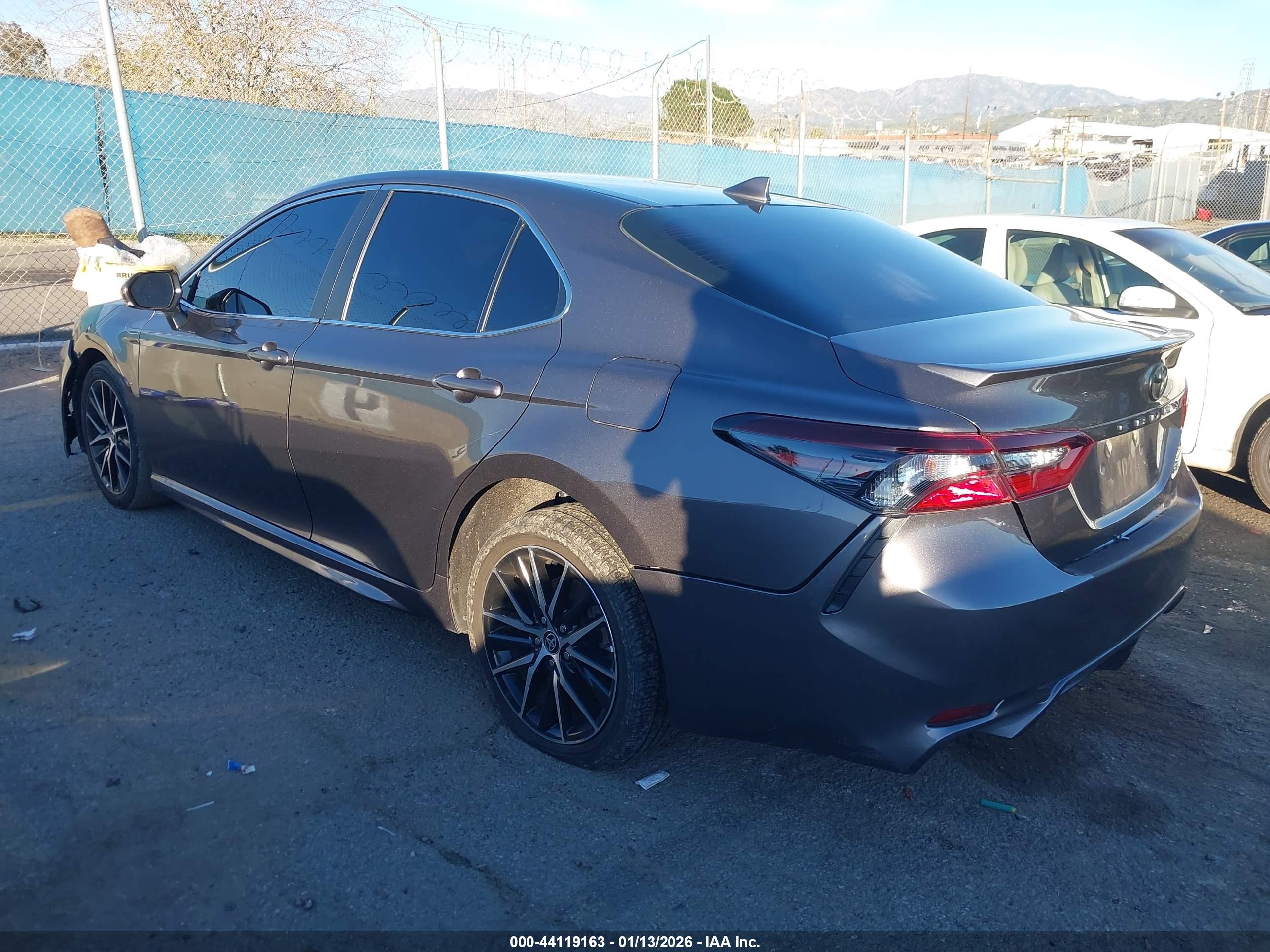TOYOTA CAMRY image 3