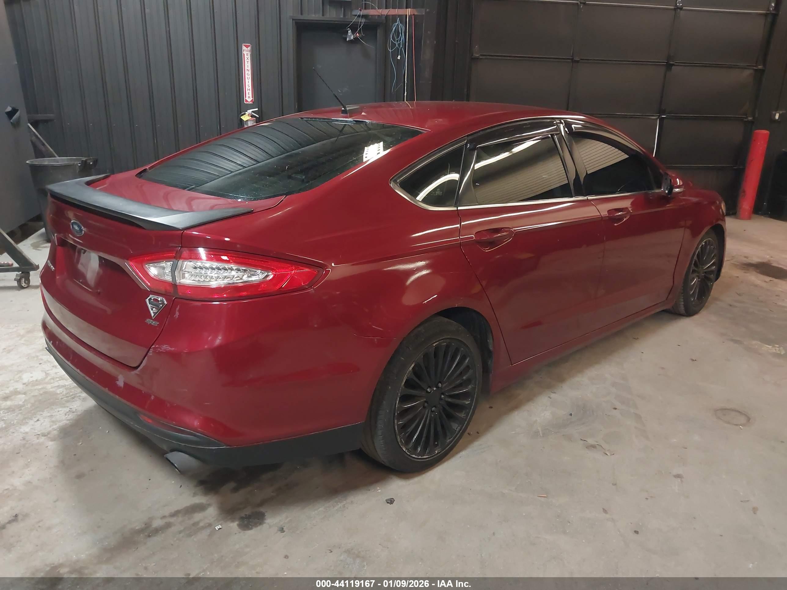 FORD FUSION image 4