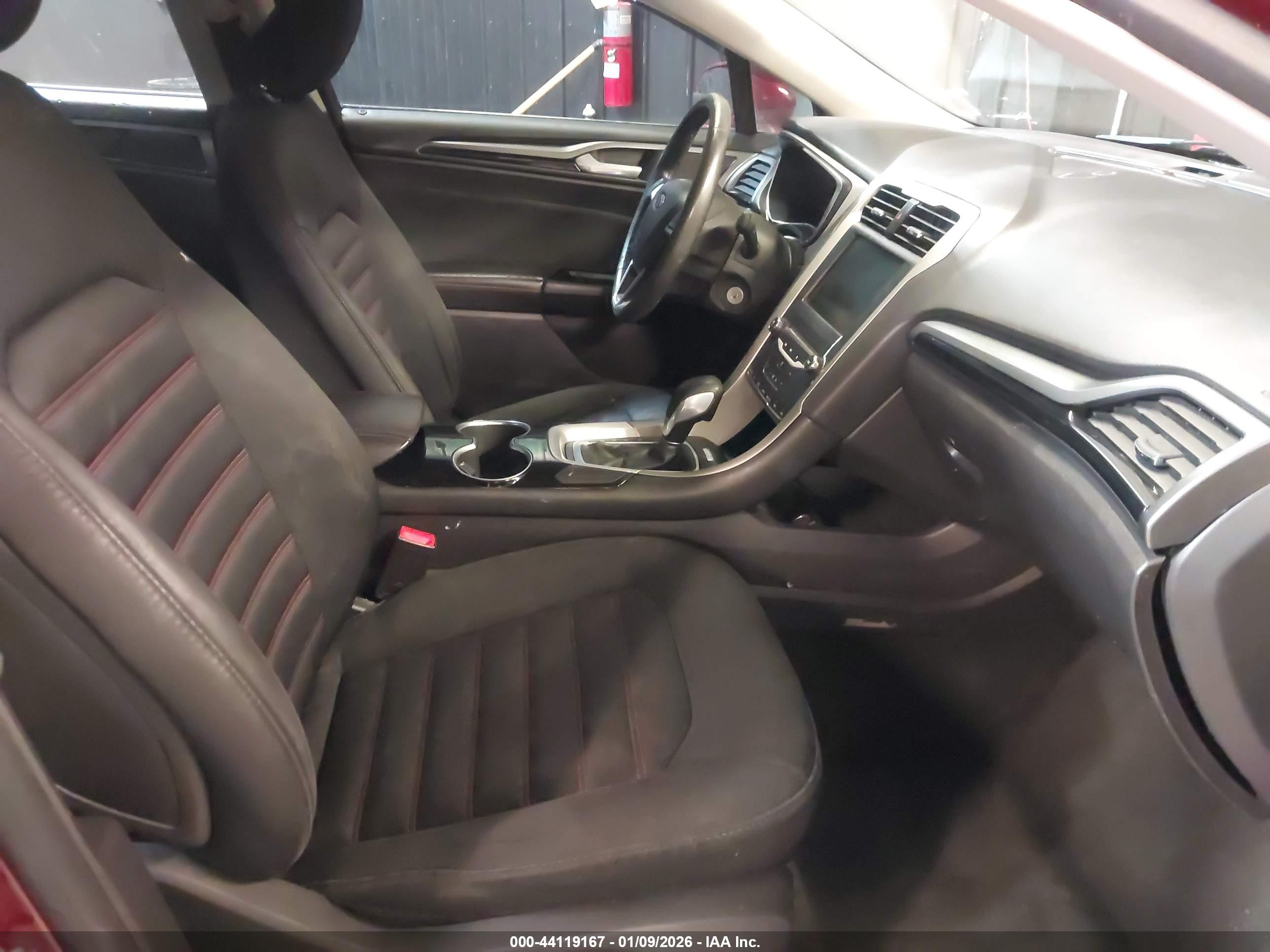 FORD FUSION image 5