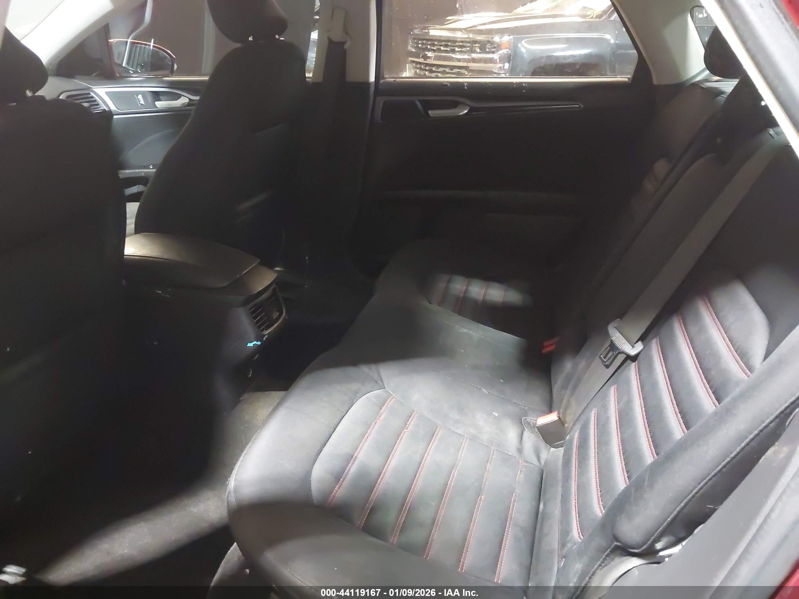 FORD FUSION image 8