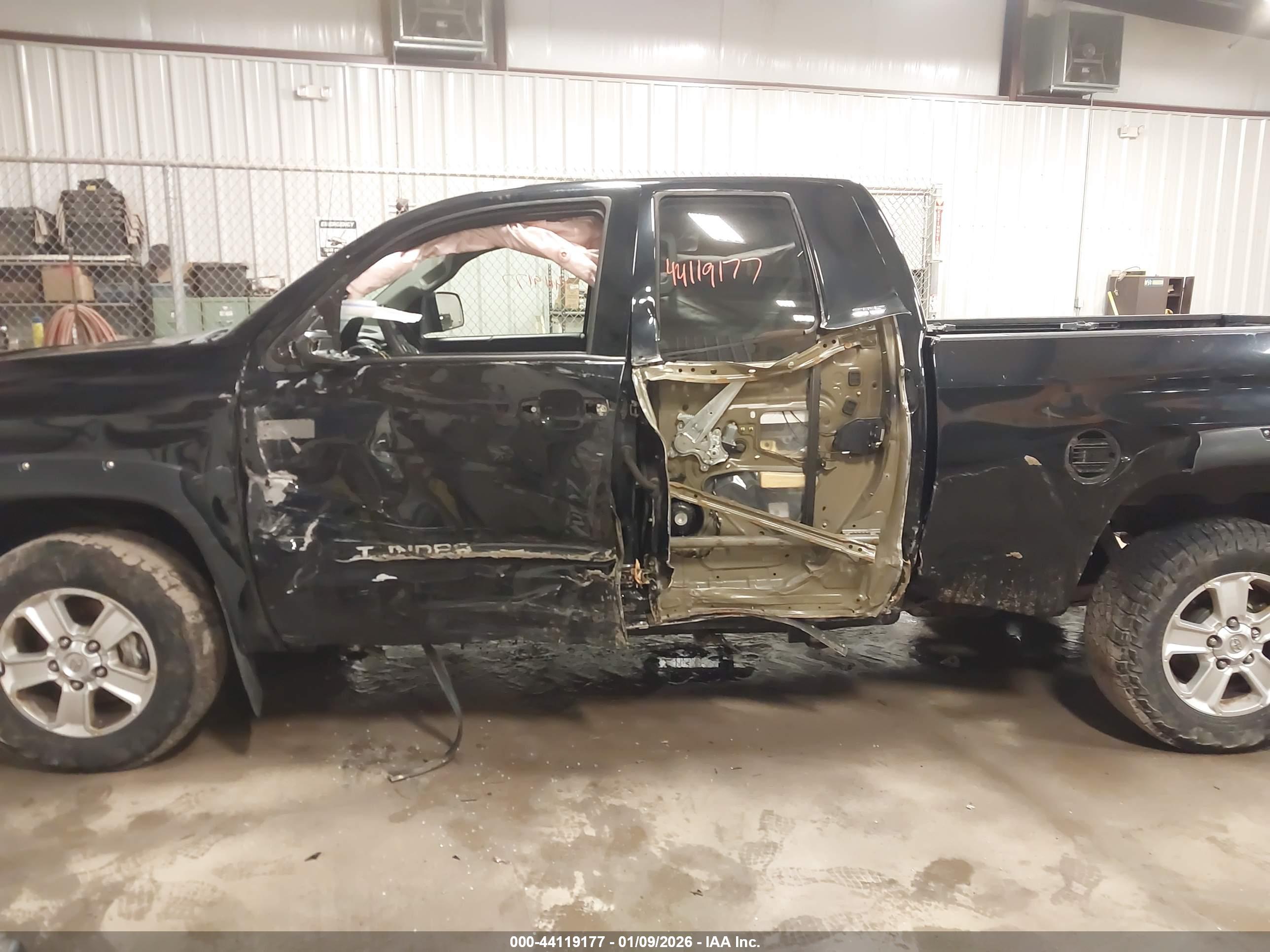 TOYOTA TUNDRA image 6