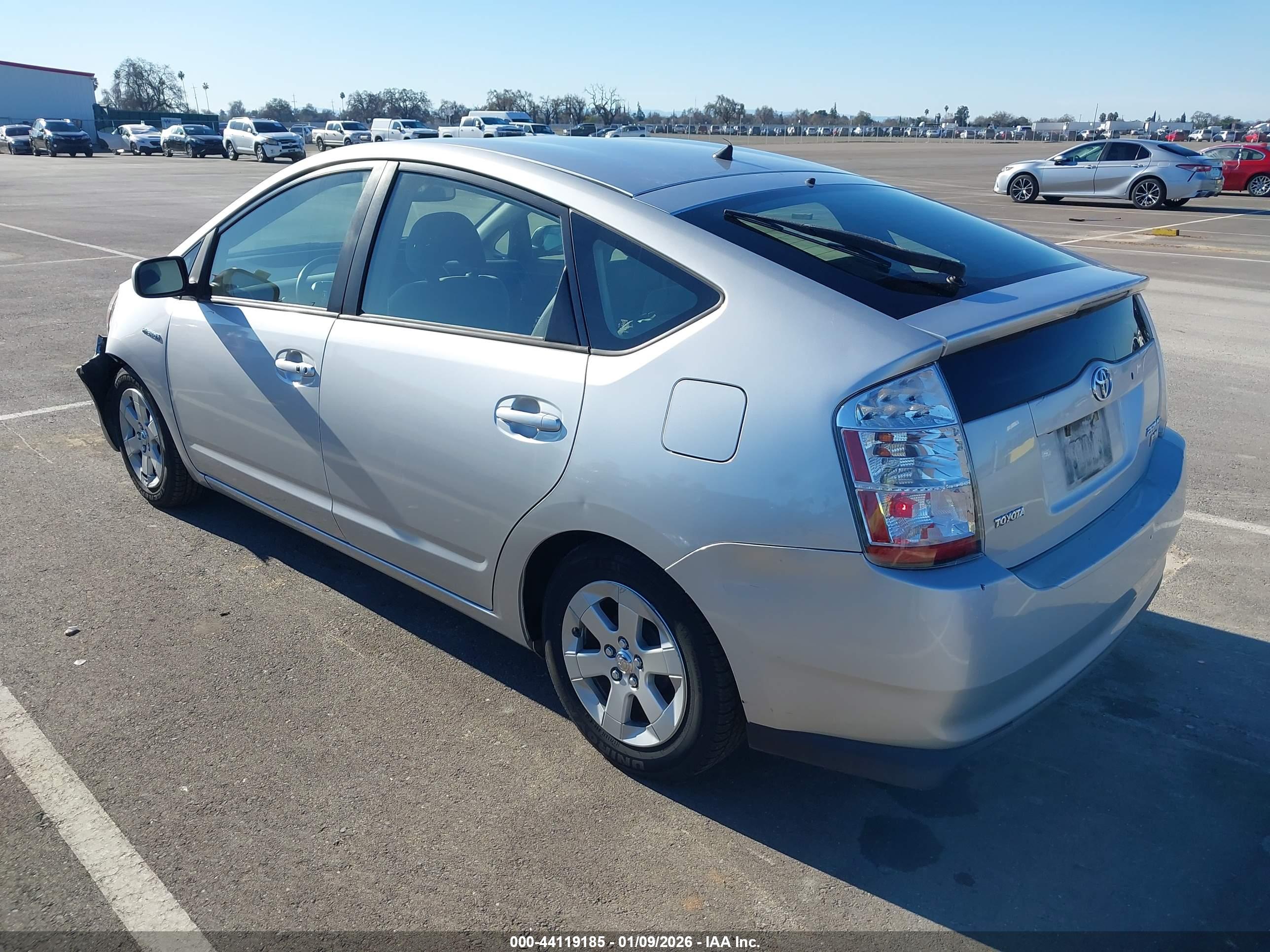 TOYOTA PRIUS image 3