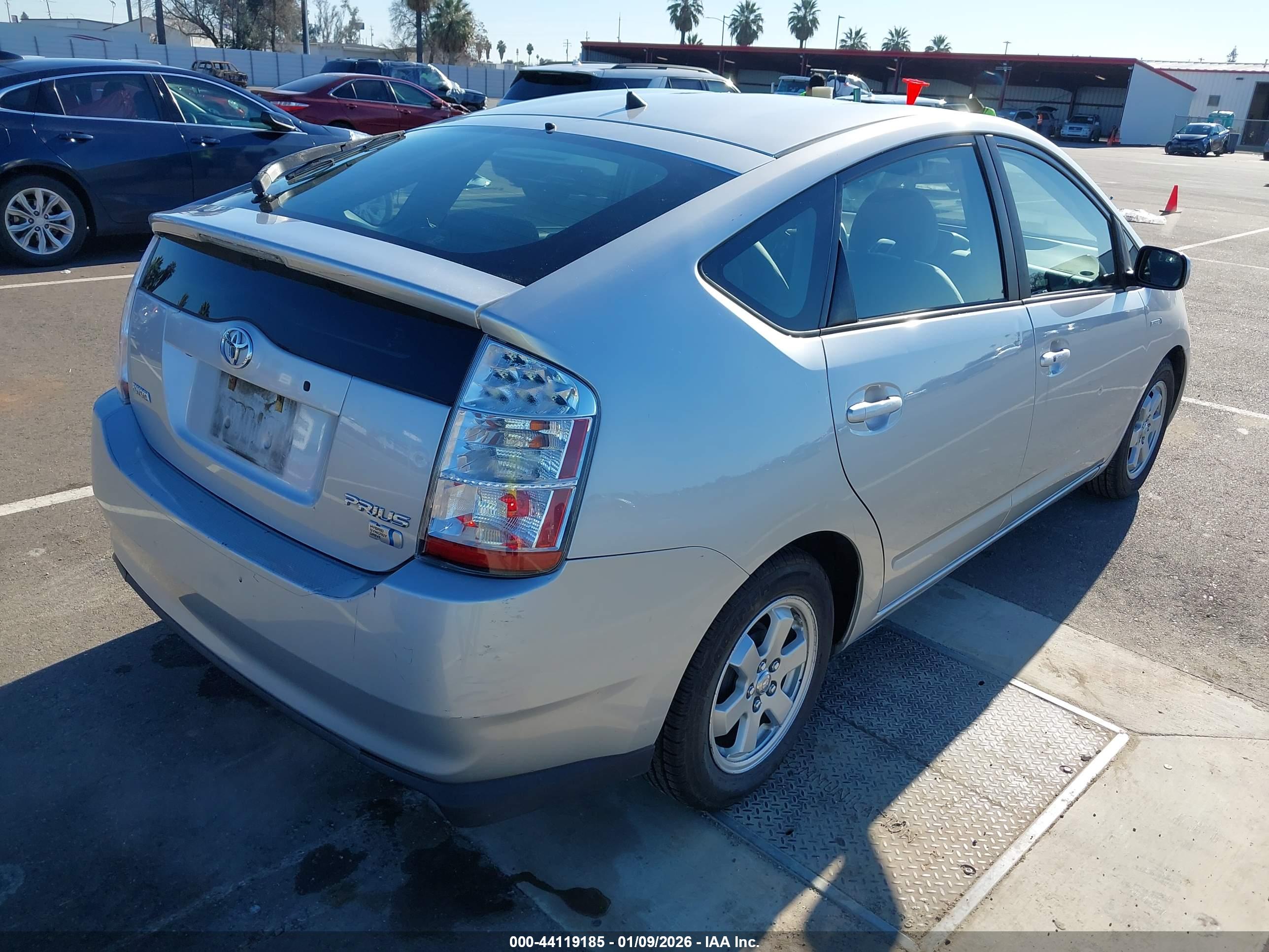 TOYOTA PRIUS image 4