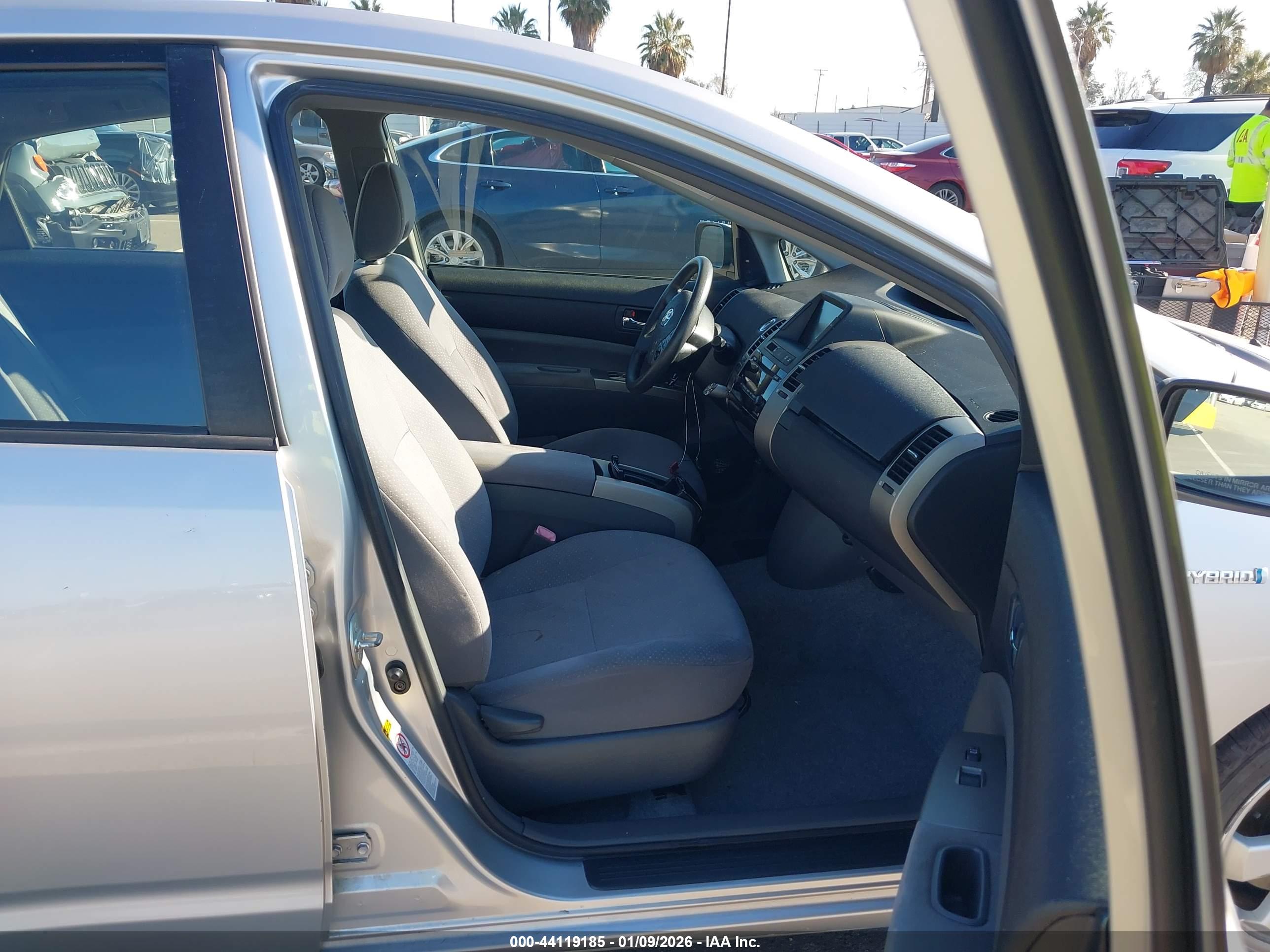 TOYOTA PRIUS image 5