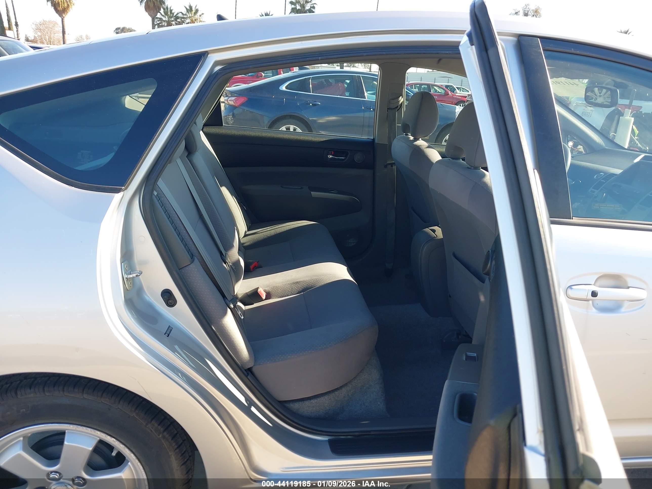 TOYOTA PRIUS image 8