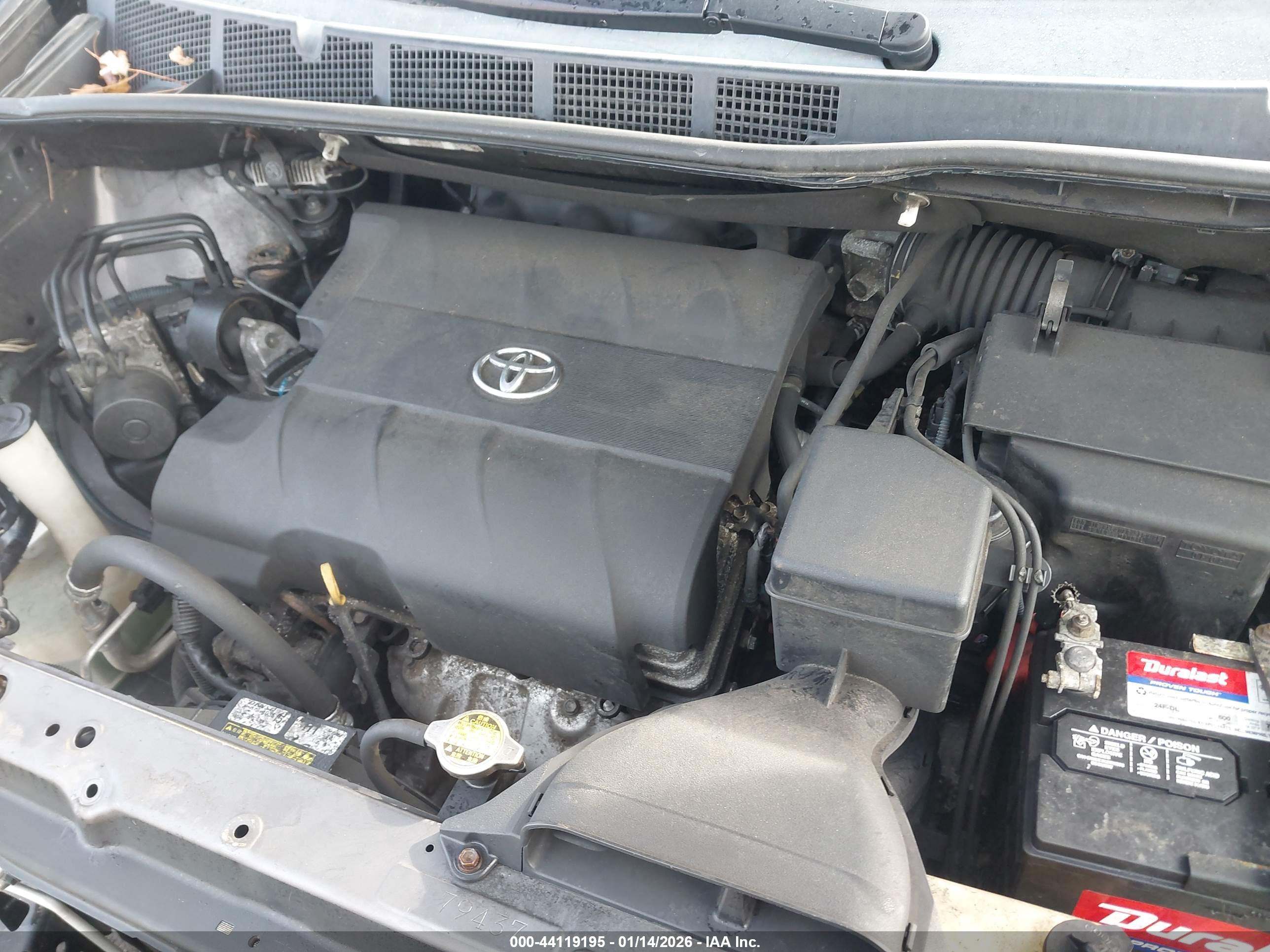 TOYOTA SIENNA image 10