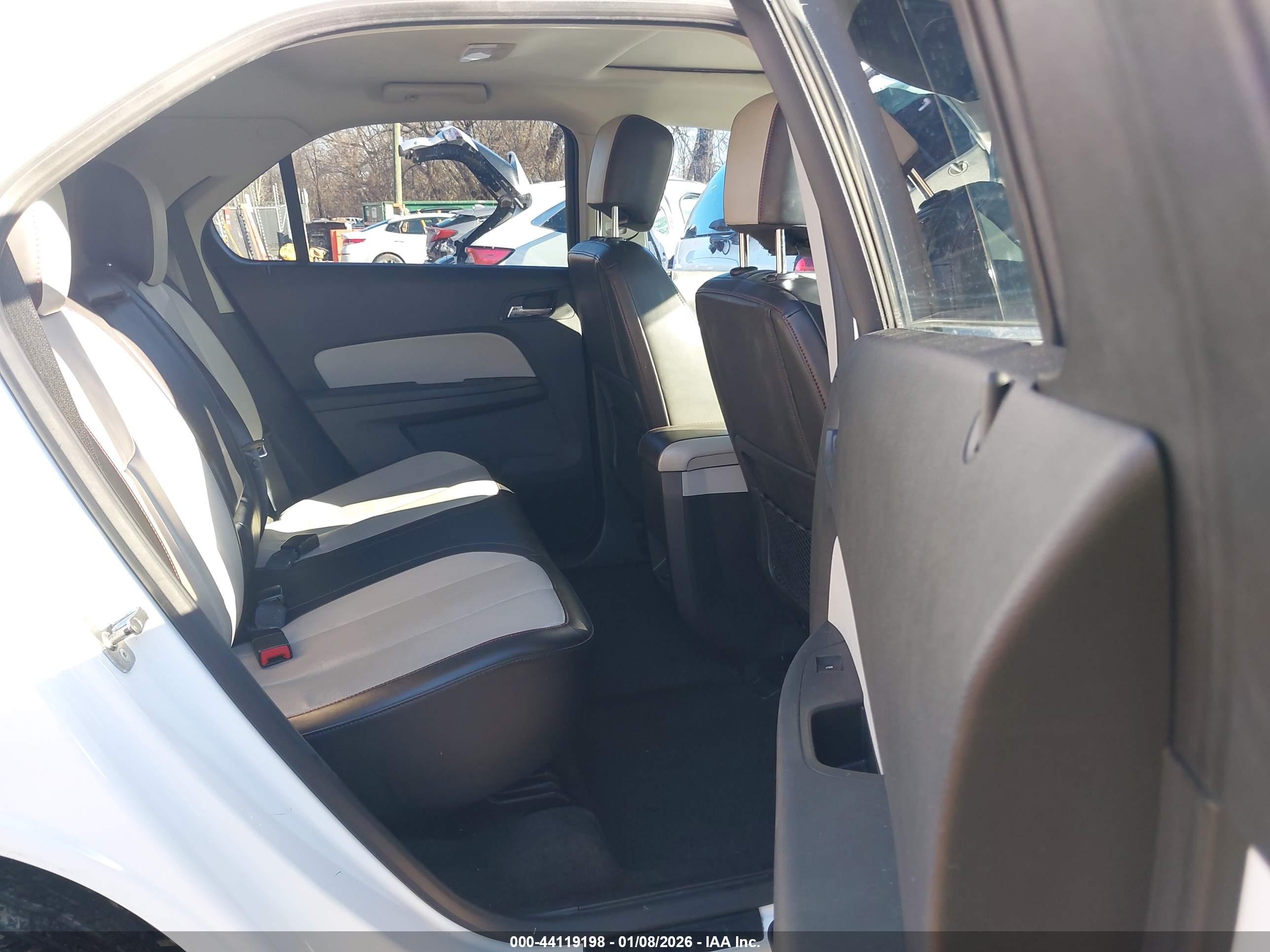 CHEVROLET EQUINOX image 8