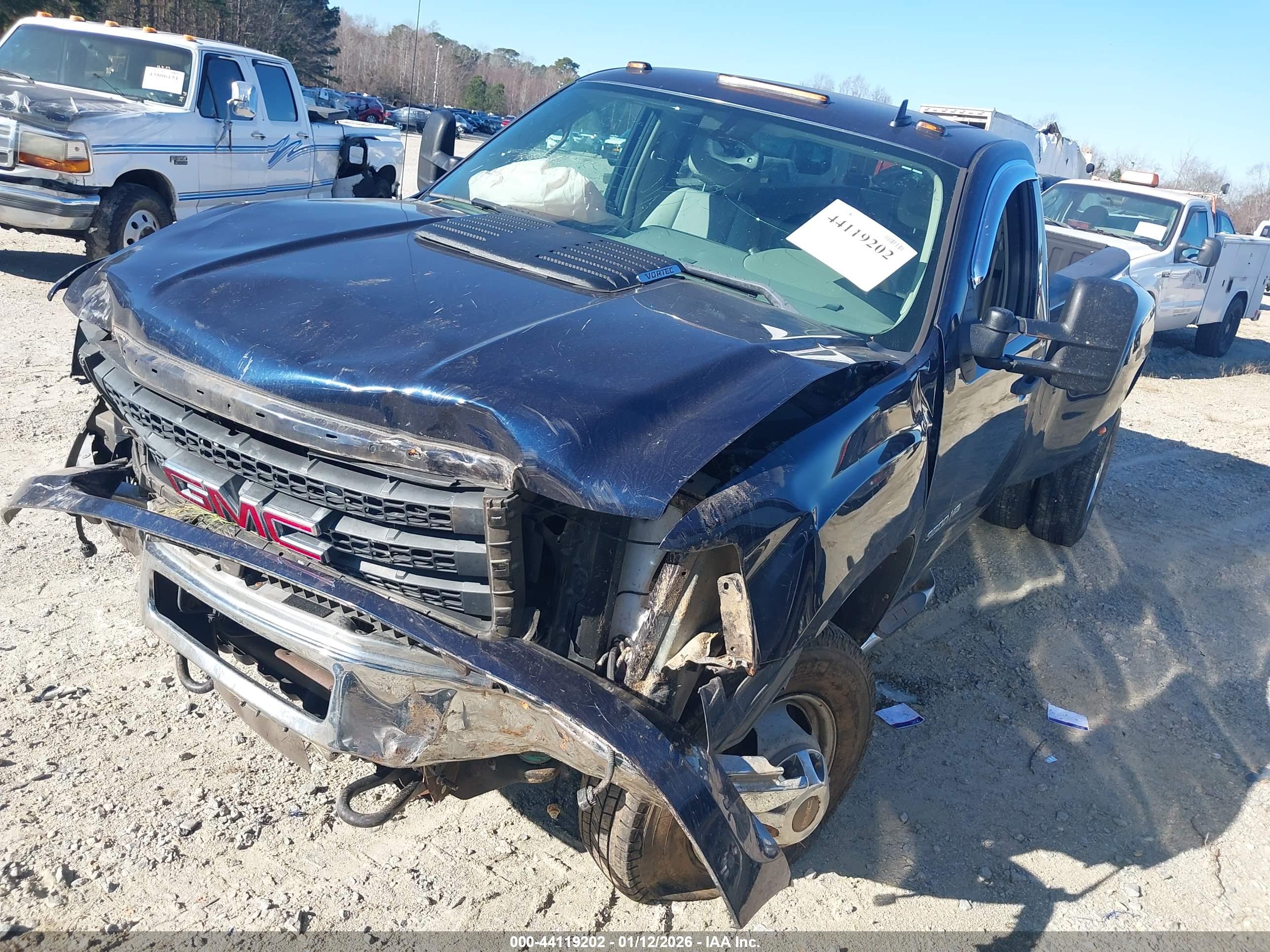 GMC SIERRA image 2