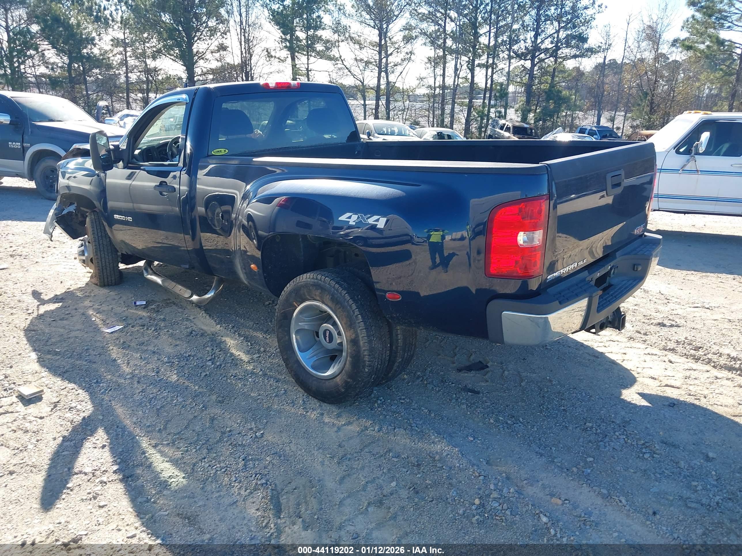 GMC SIERRA image 3