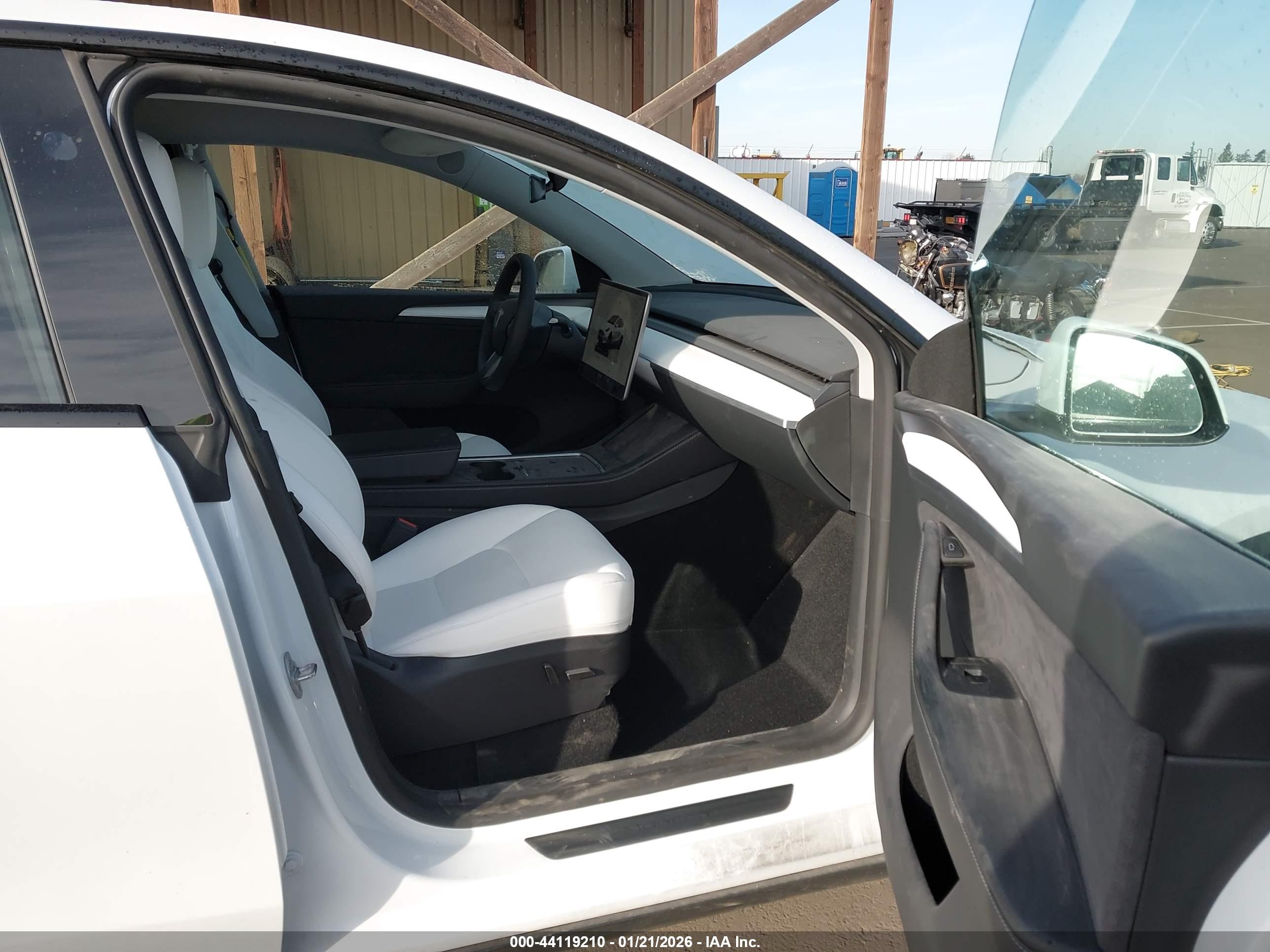 TESLA MODEL image 5