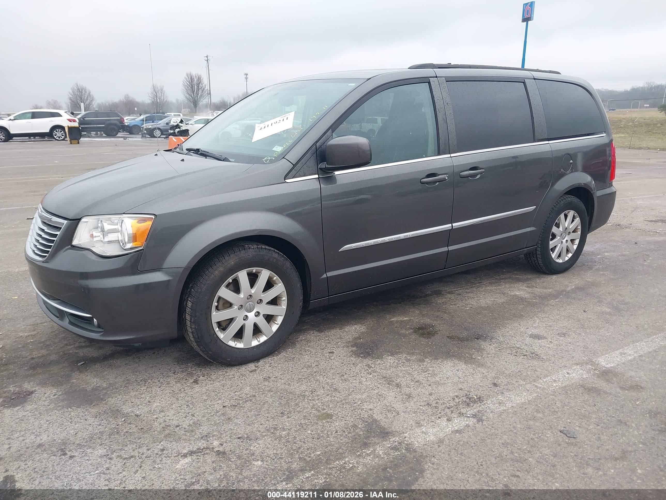 CHRYSLER TOWN image 2