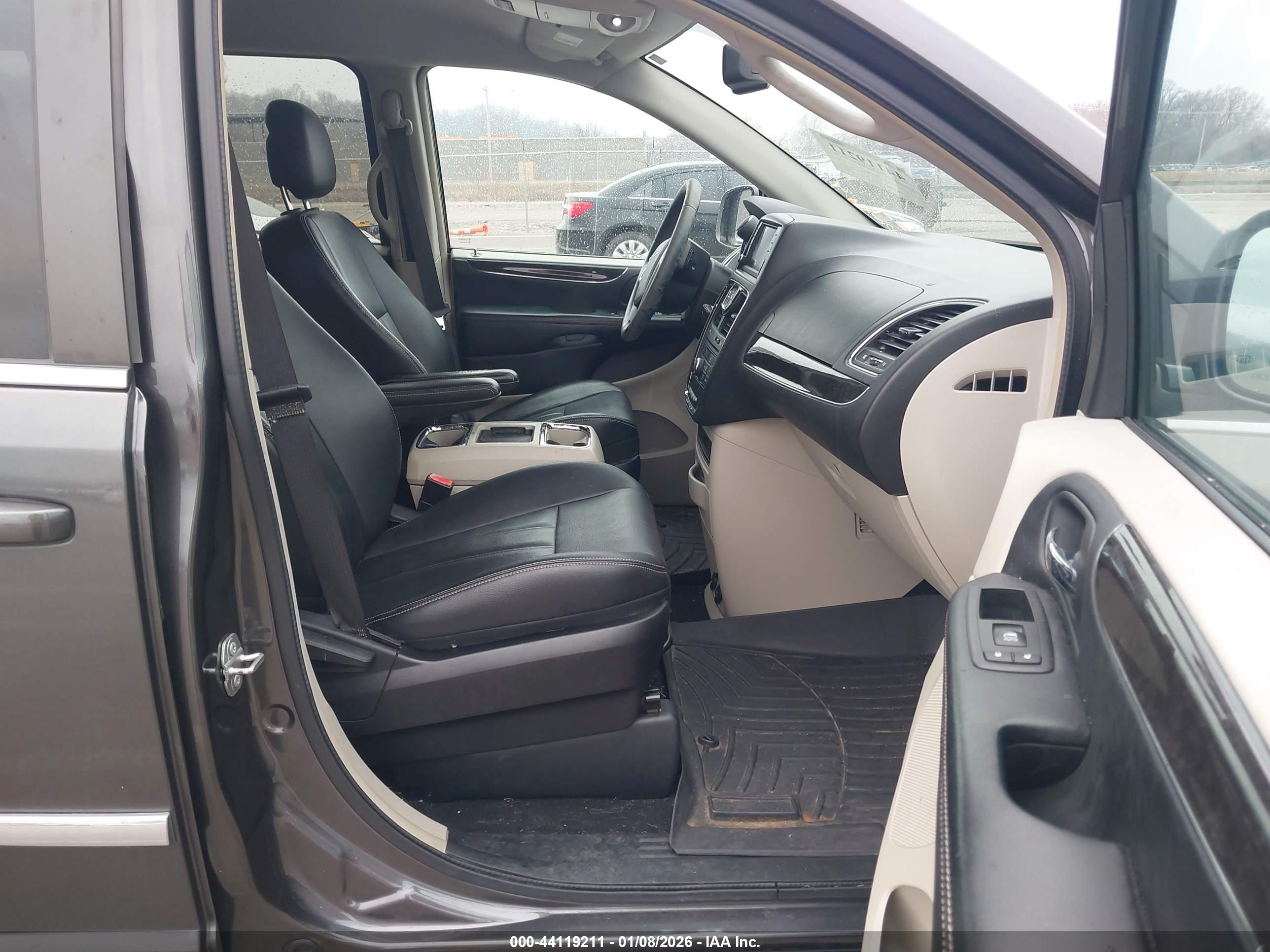 CHRYSLER TOWN image 5
