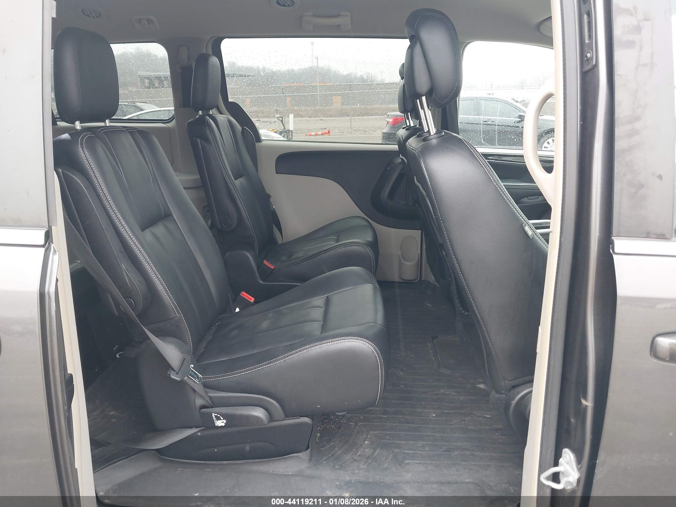 CHRYSLER TOWN image 8