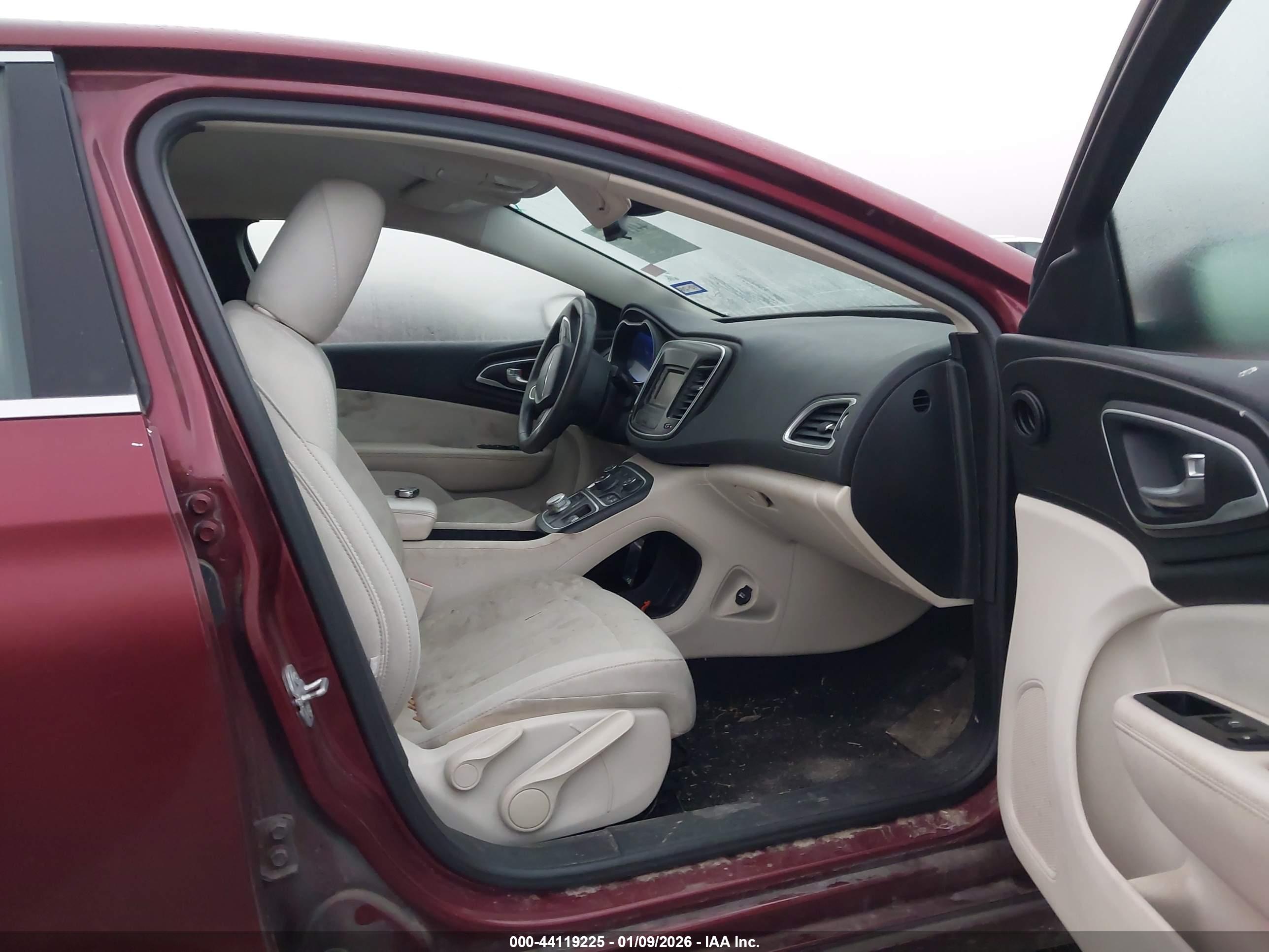 CHRYSLER 200 image 5