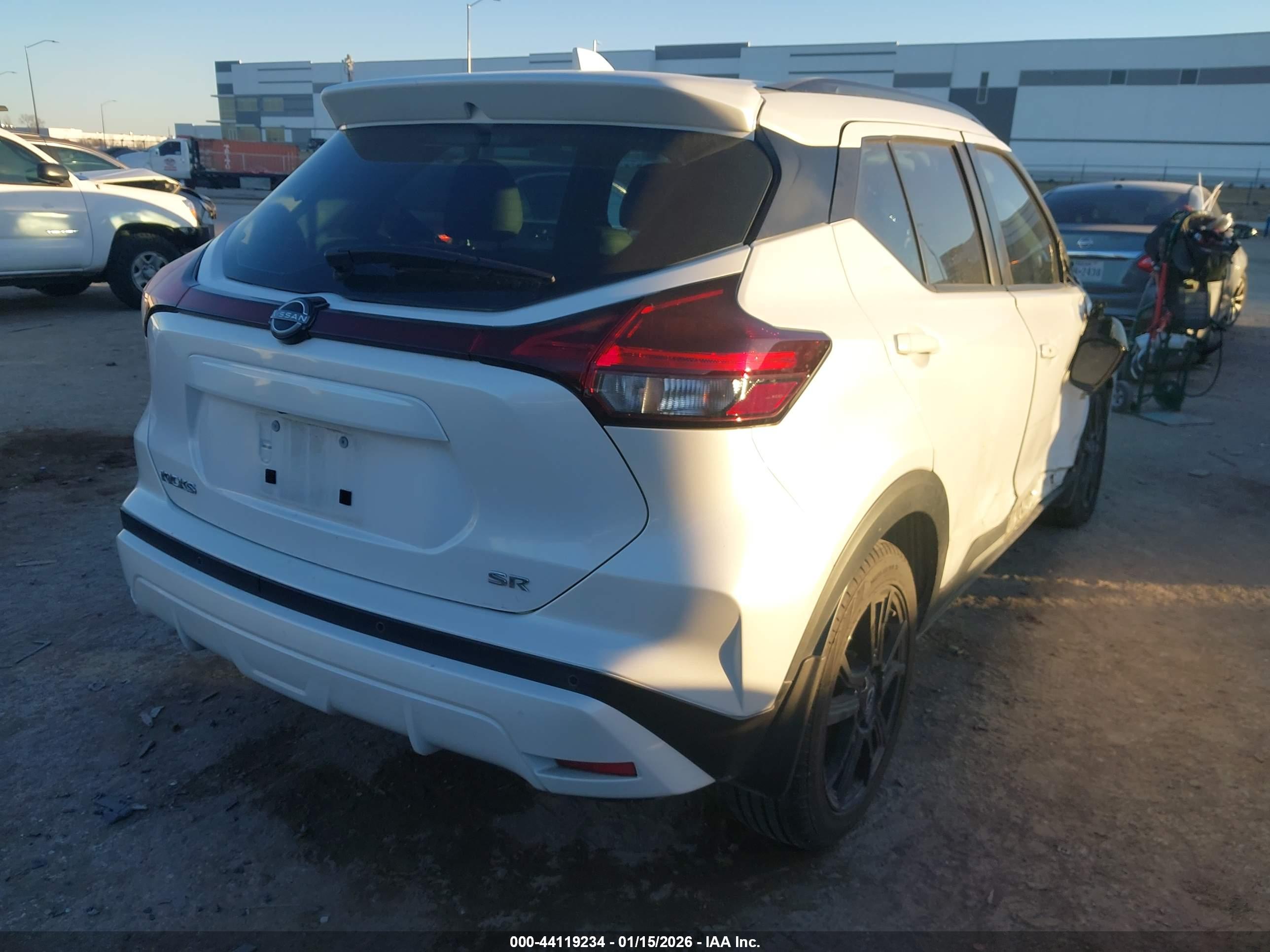 NISSAN KICKS image 4