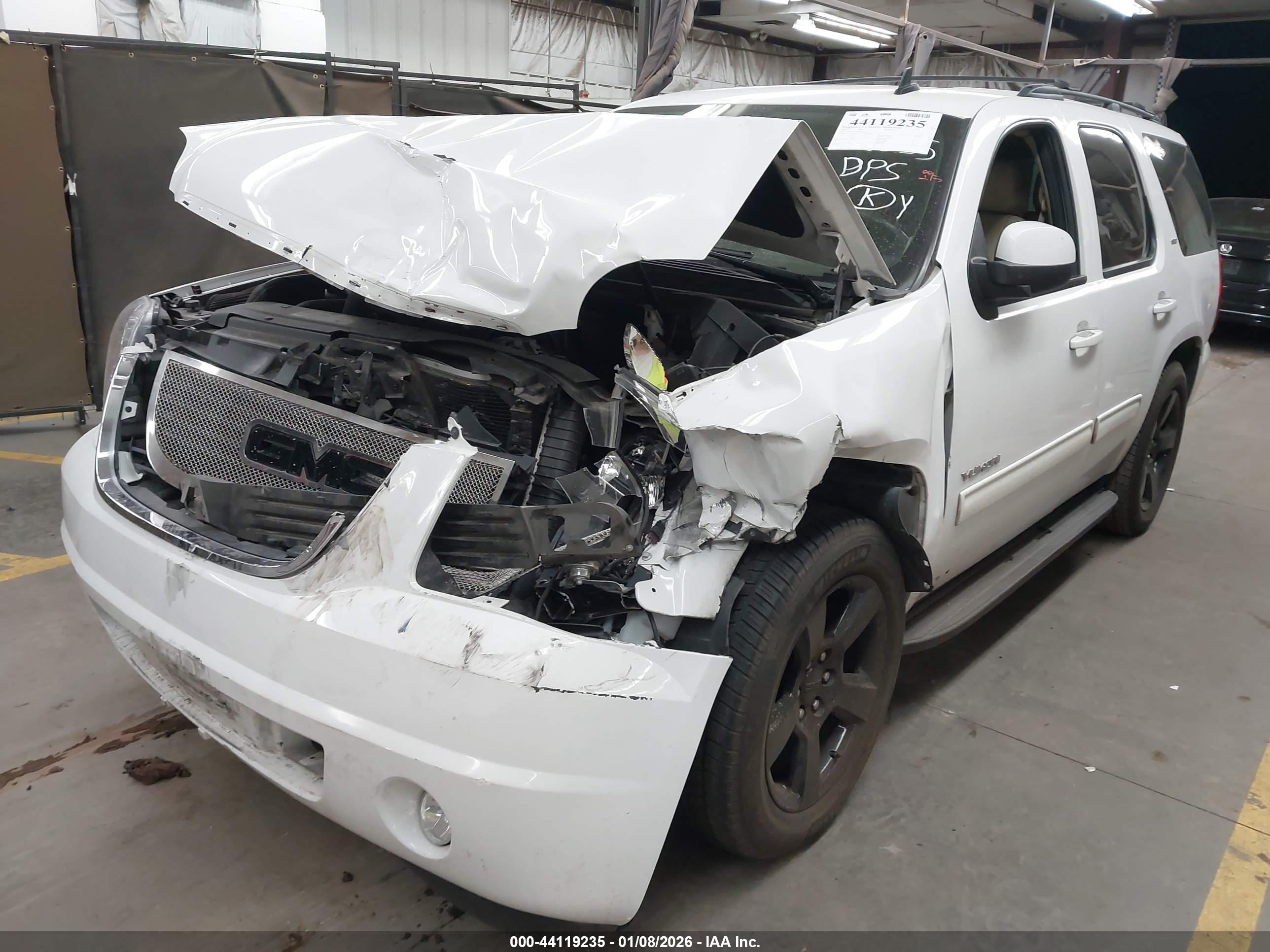 GMC YUKON image 2