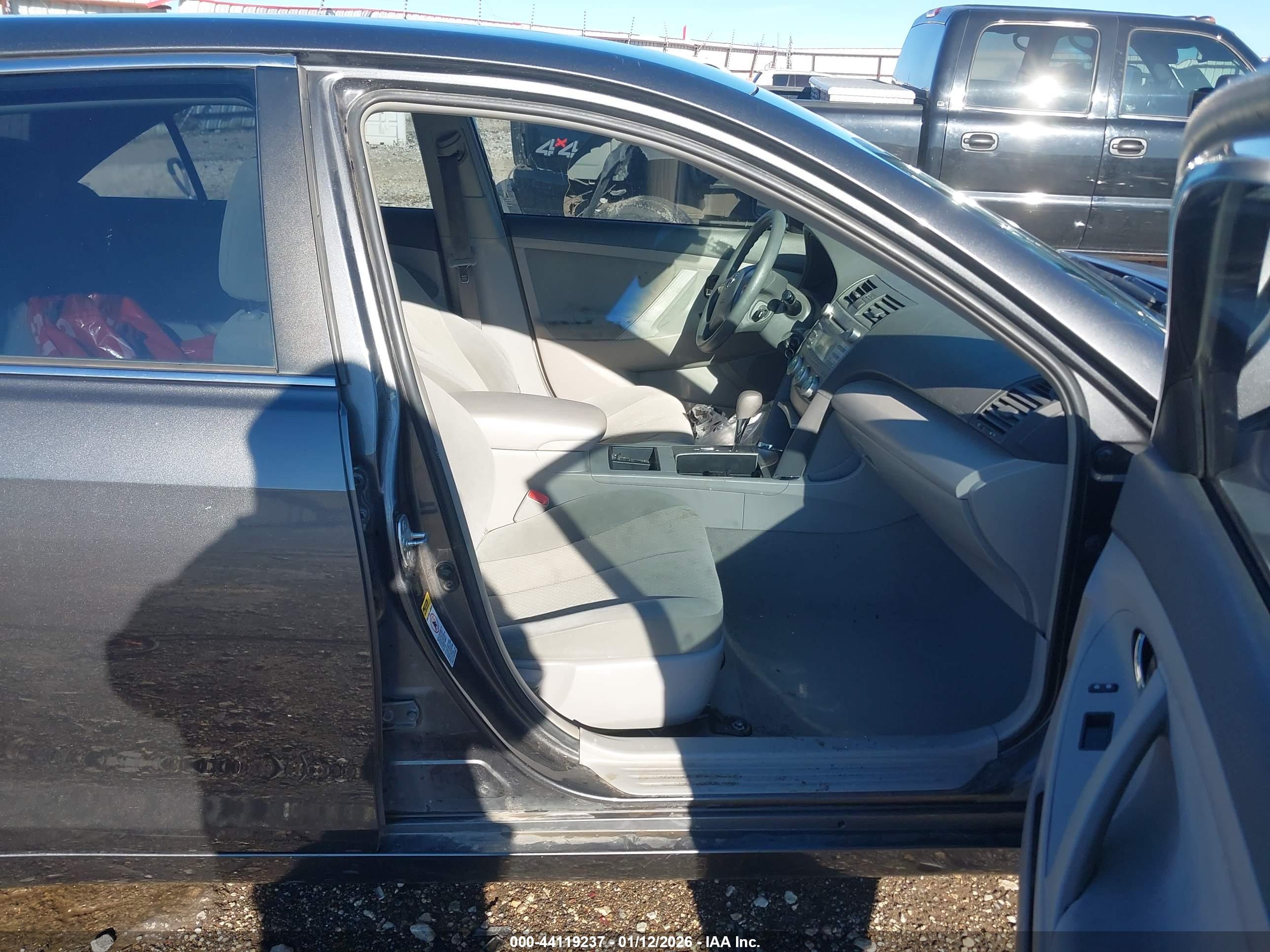 TOYOTA CAMRY image 5