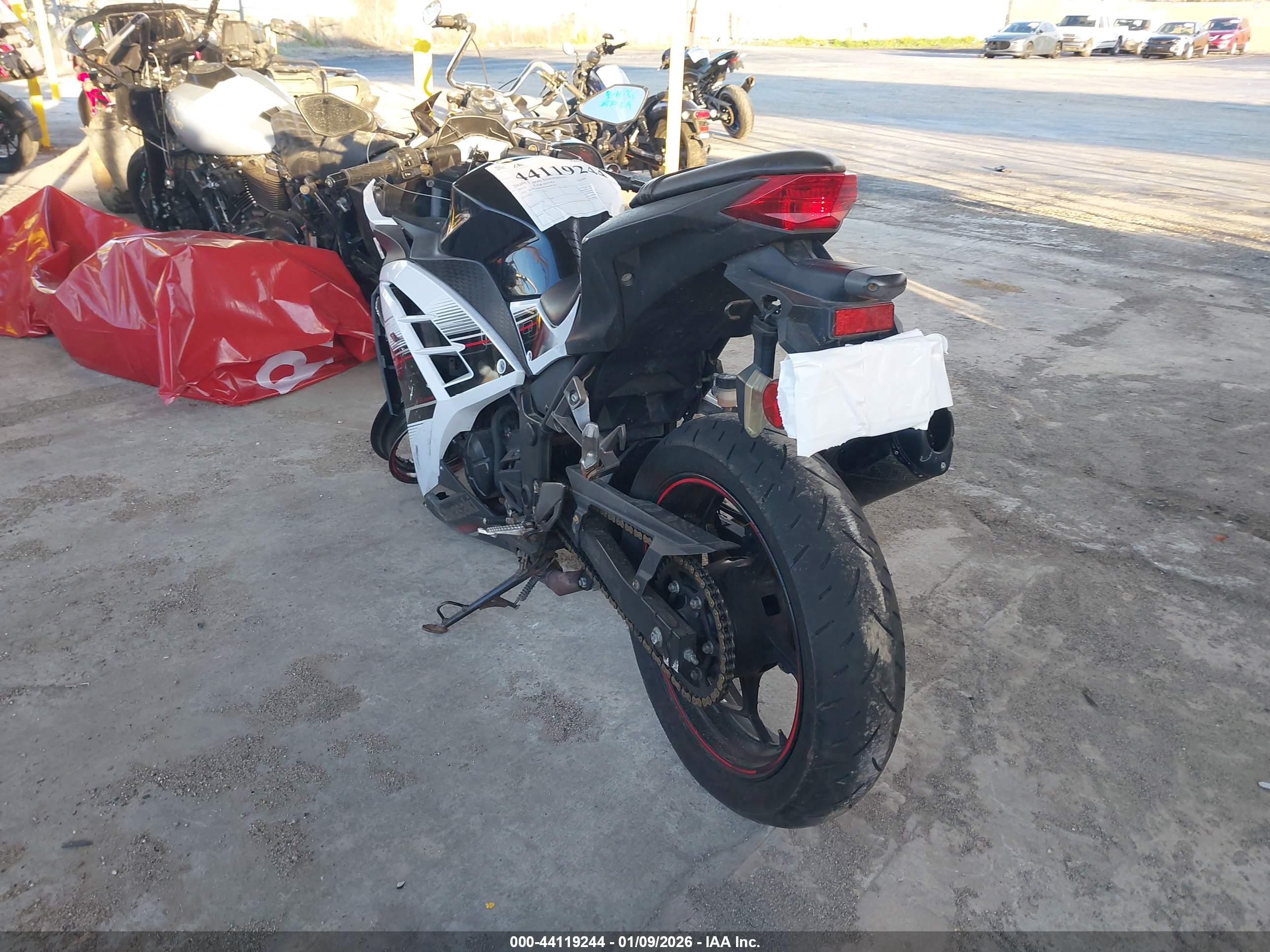 KAWASAKI EX300 image 3