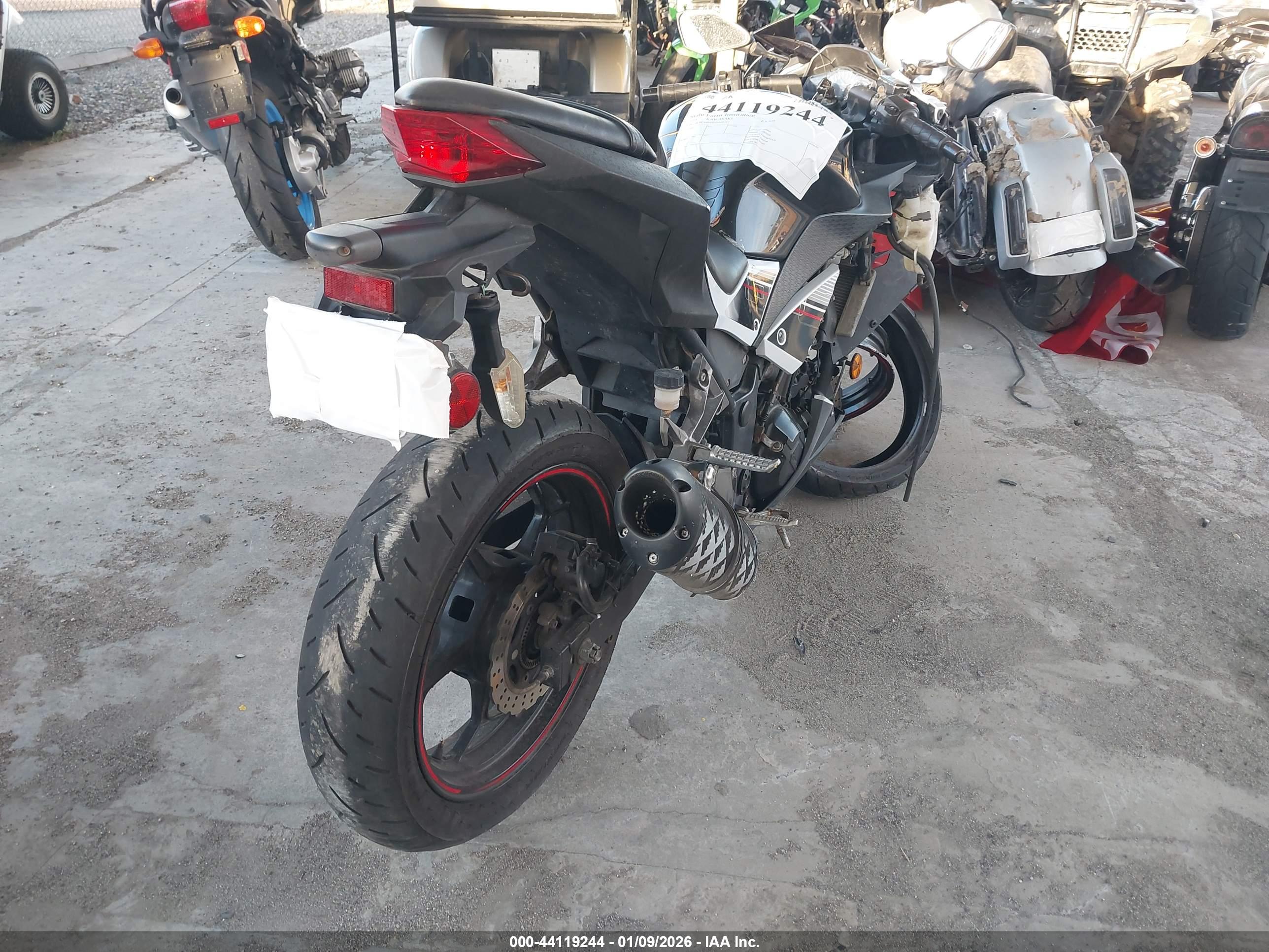 KAWASAKI EX300 image 4